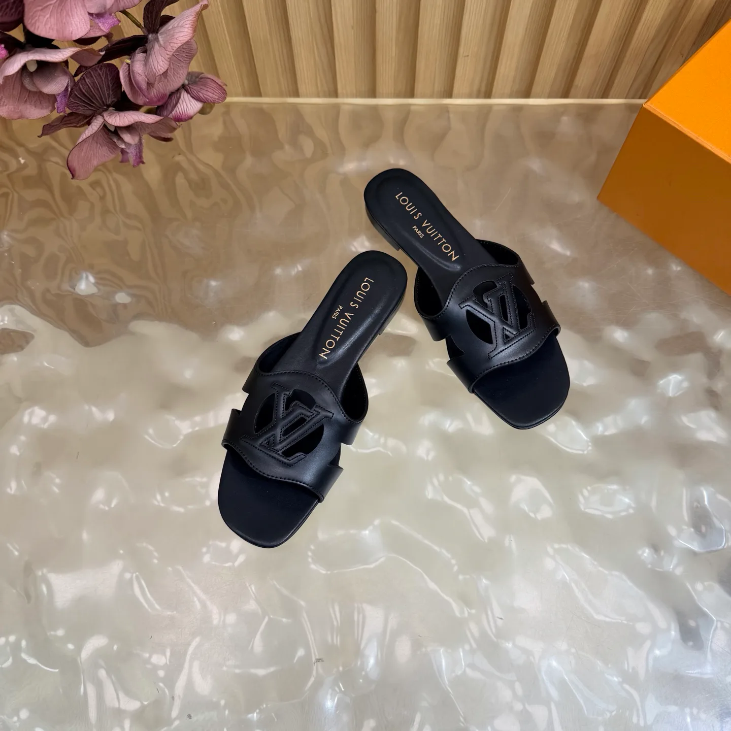Шлепанцы Женские Louis Vuitton 17448826