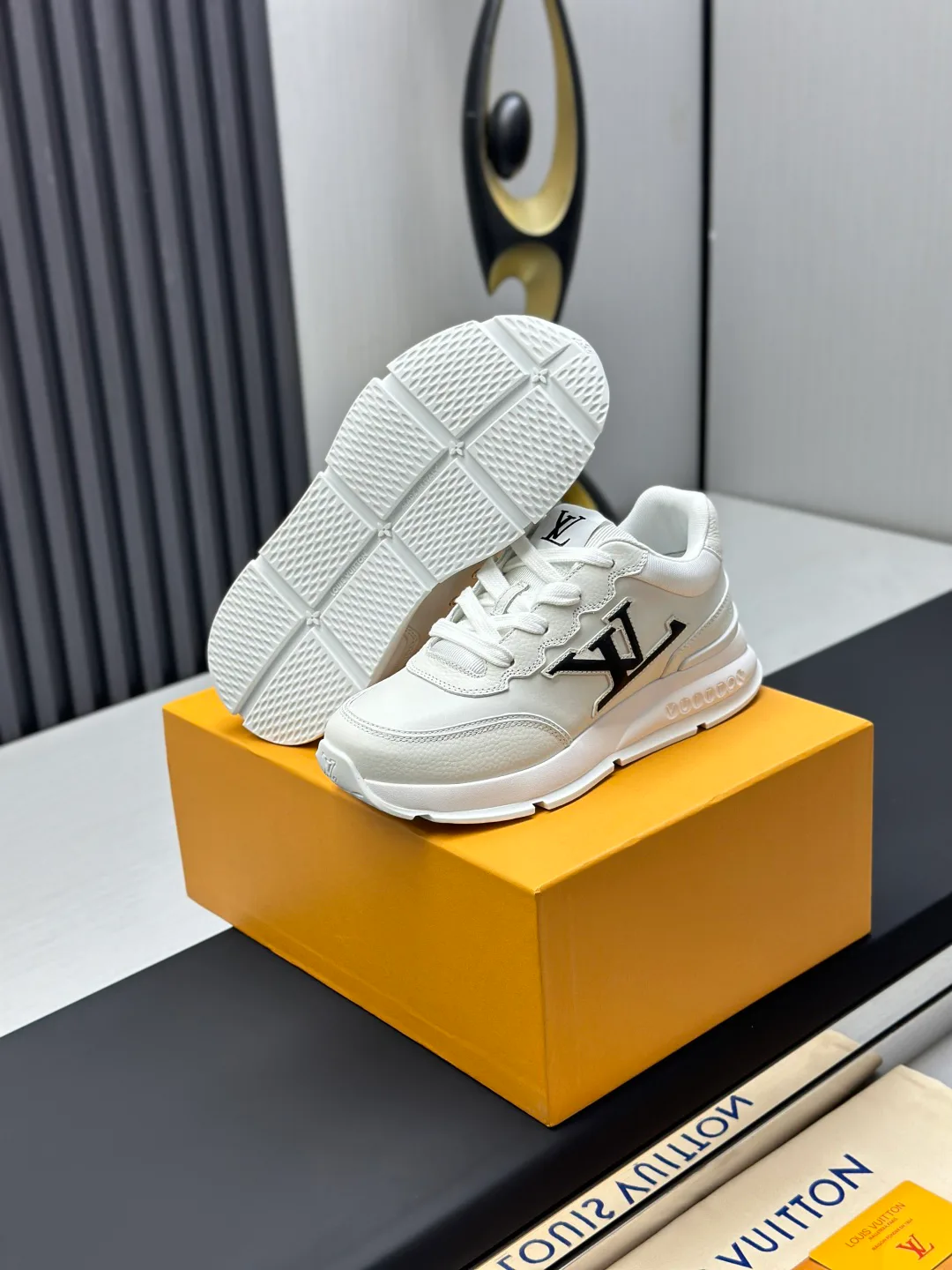 Кроссовки Женские Louis Vuitton 18212263