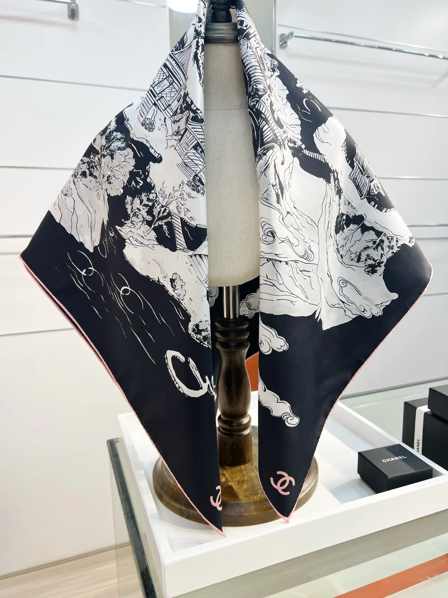 Шарфы Chanel 136923