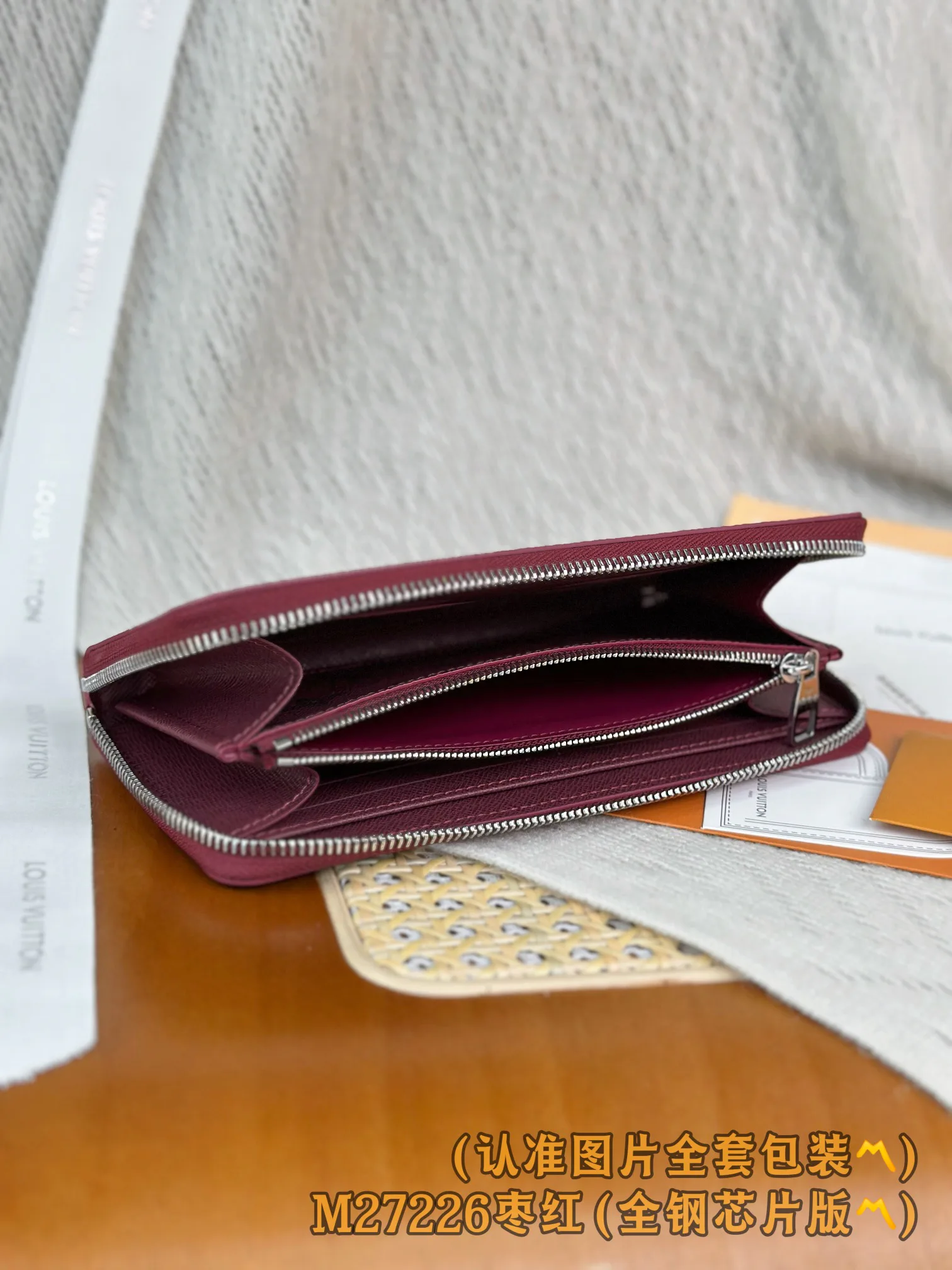 Кошельки Louis Vuitton 835022