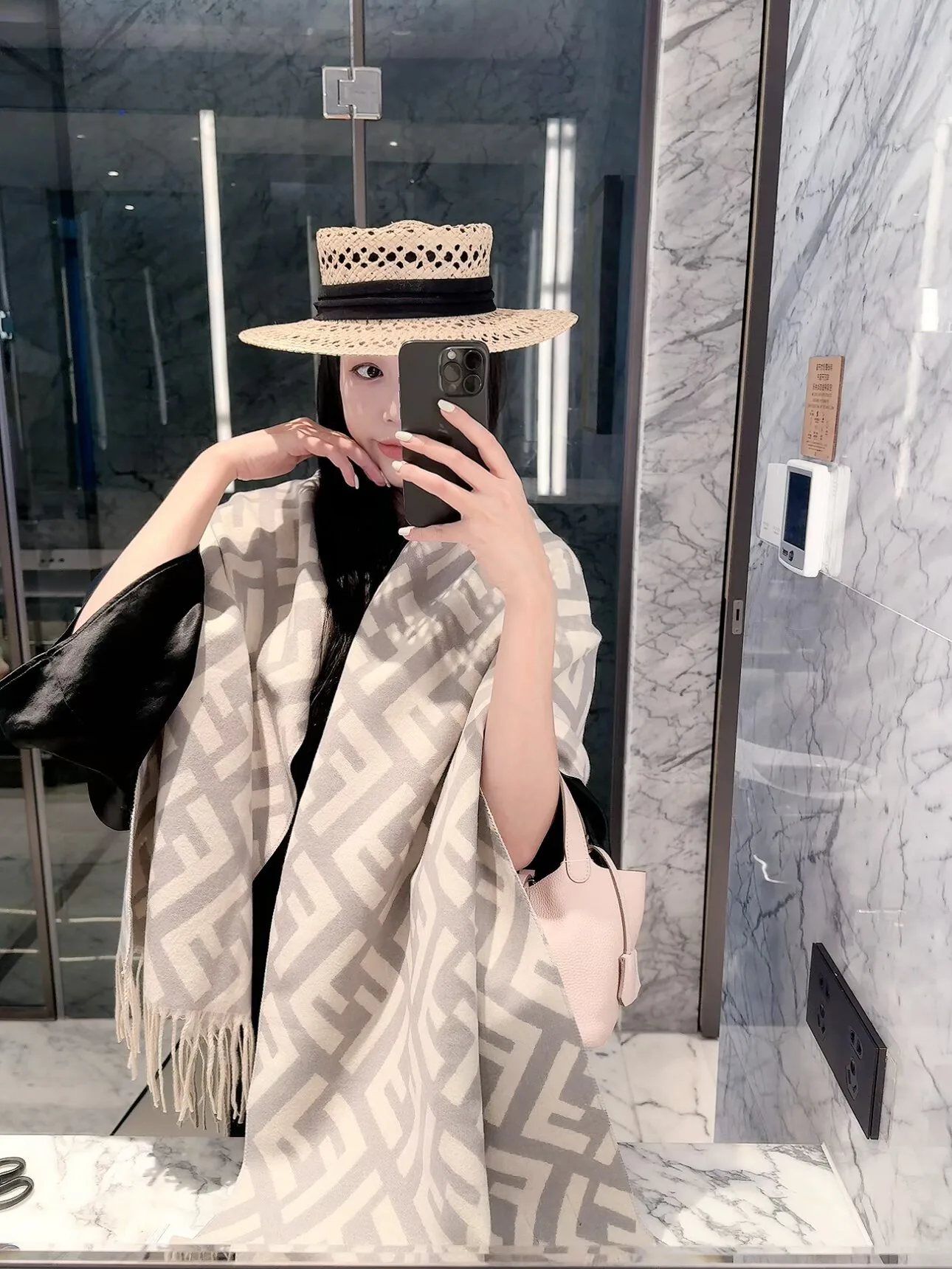 Шарфы Fendi 18322535