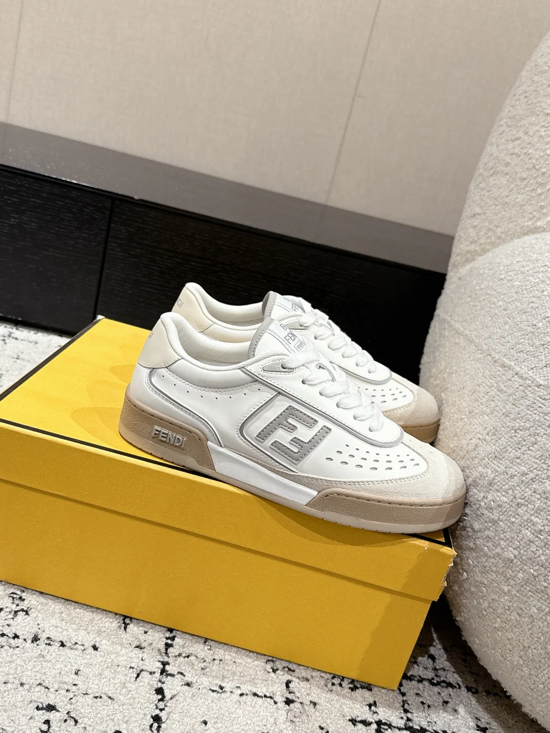 Кроссовки Женские Fendi 11567535