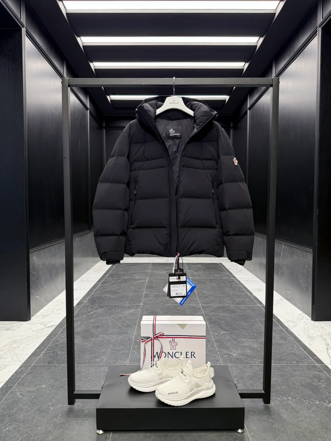 Куртки И Пуховики Мужские Moncler 135374