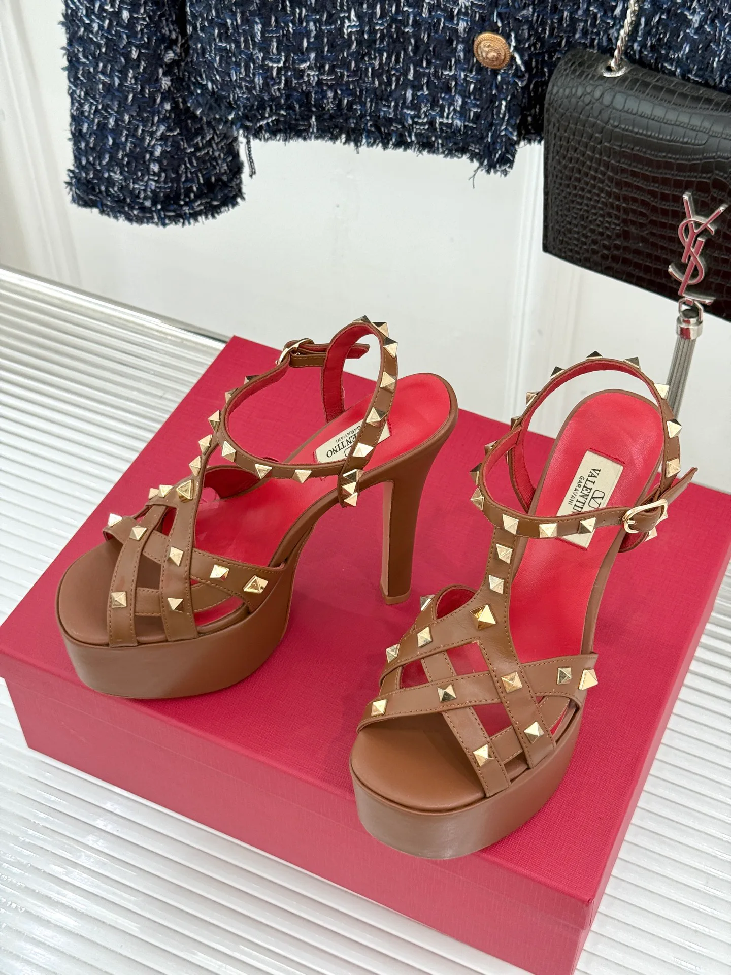 Босоножки Женские Valentino 18198292