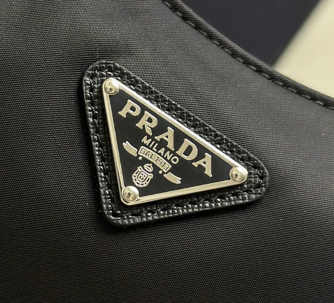 Сумки На Ремне Женские Prada 11682038