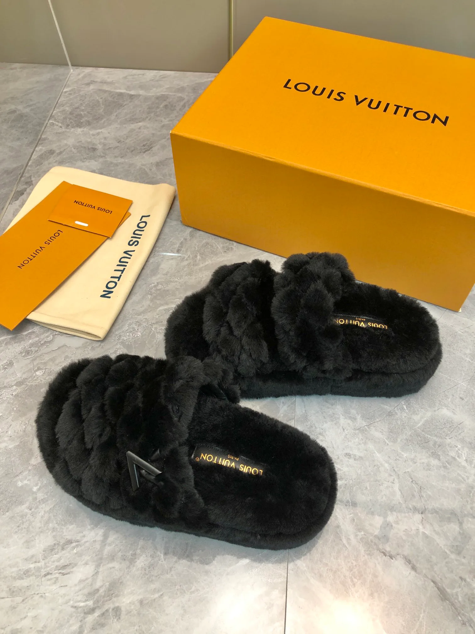 Тапочки Женские Louis Vuitton Тапочки Женские Louis Vuitton