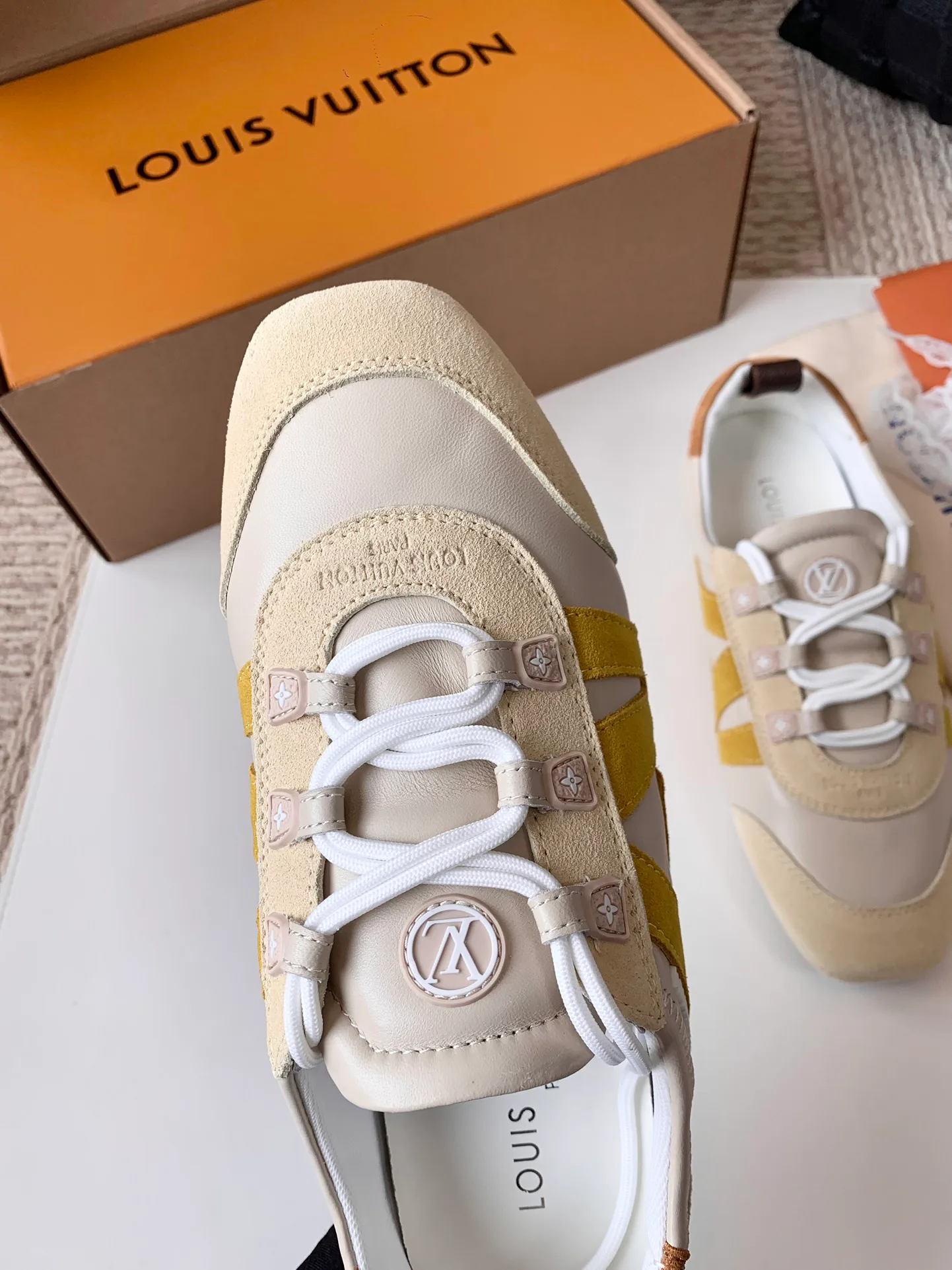 Кроссовки Женские Louis Vuitton 17753812