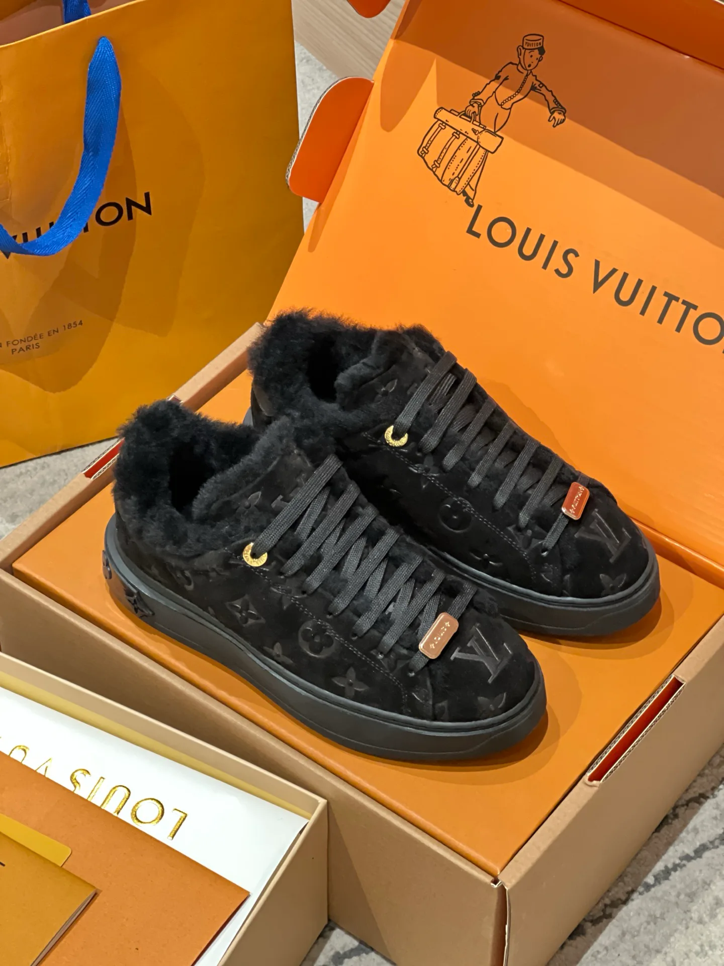 Кроссовки Женские Louis Vuitton 18998313