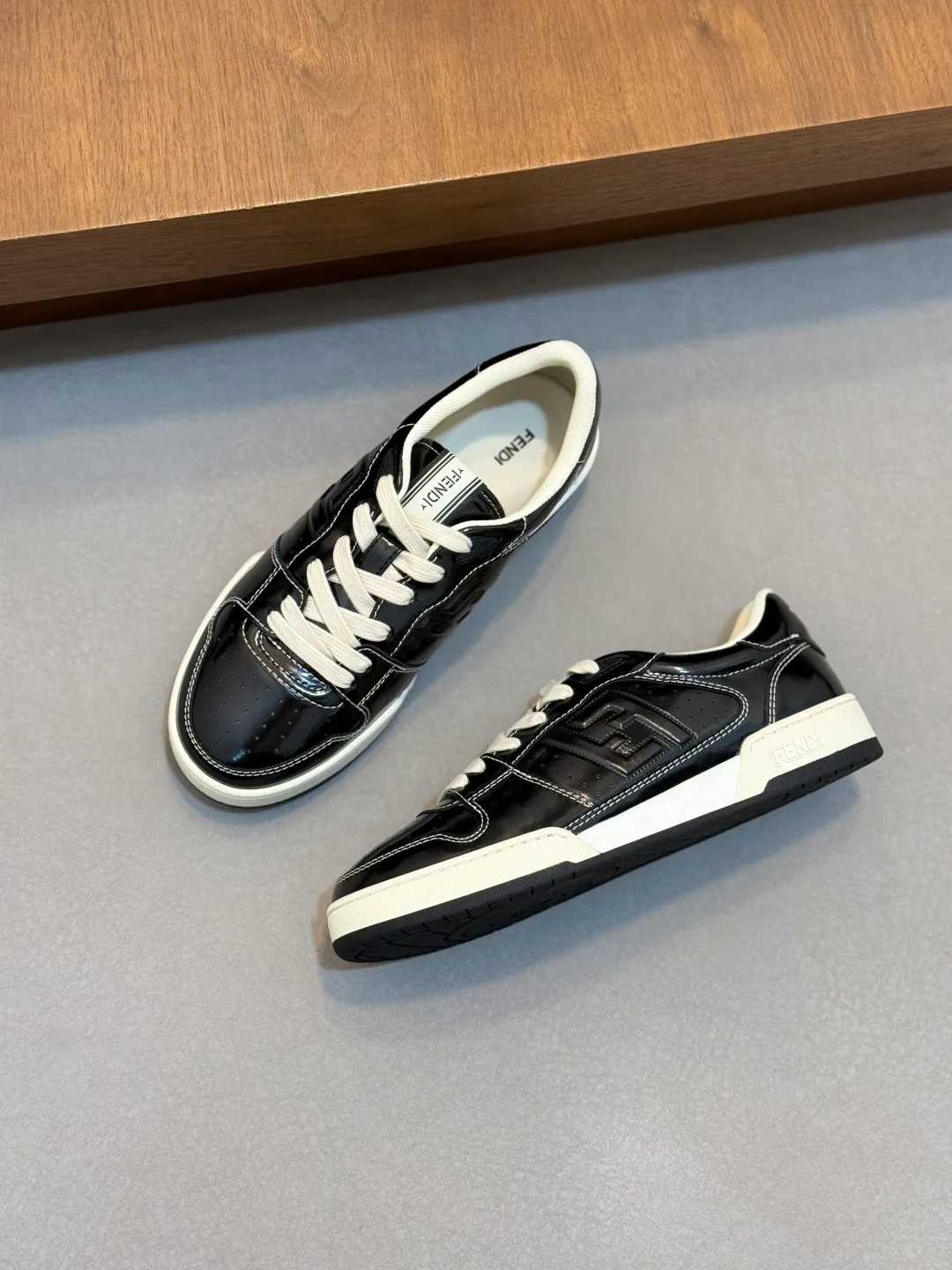 Кроссовки Женские Fendi 18716119
