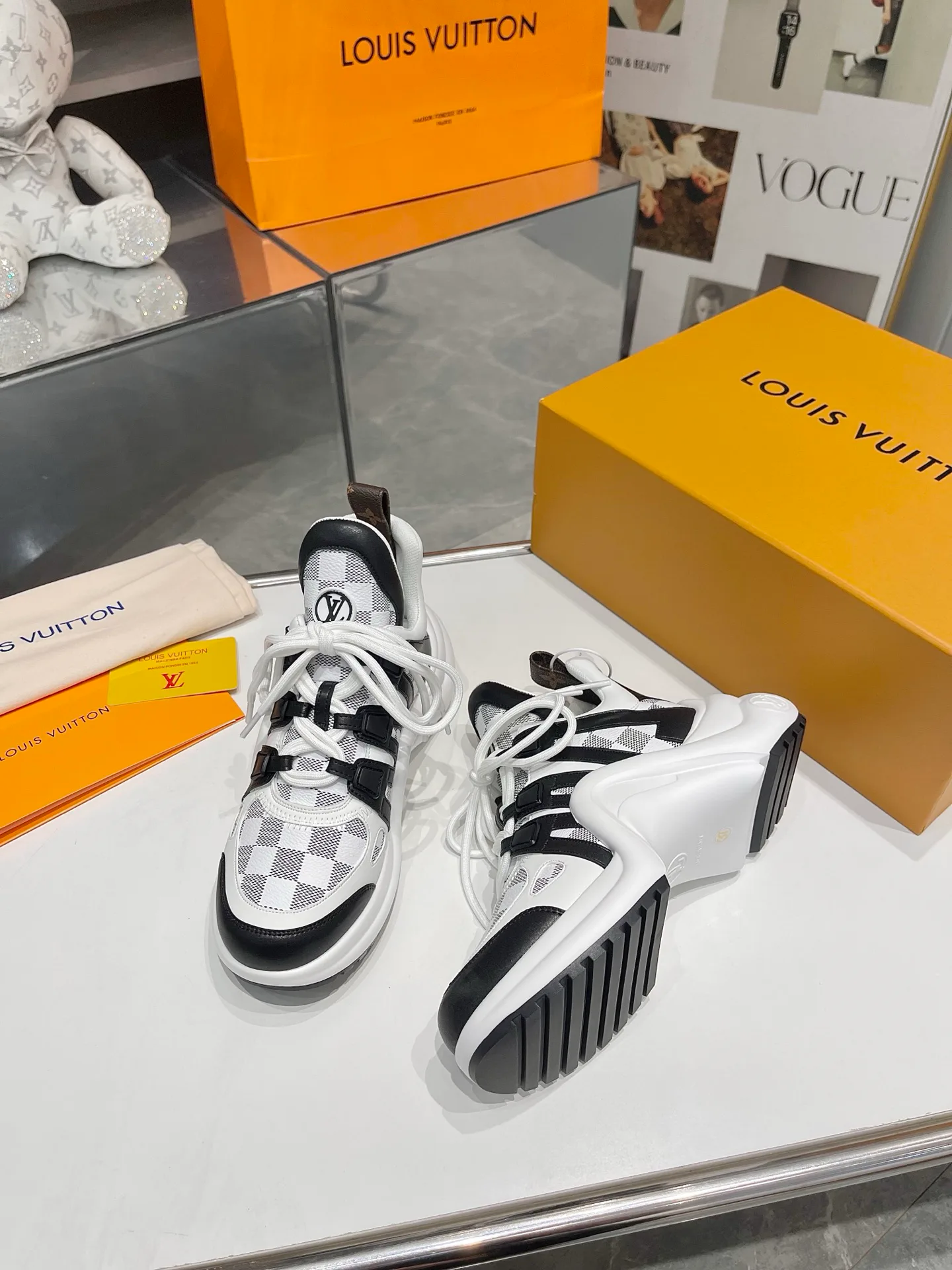 Кроссовки Женские Louis Vuitton 28152