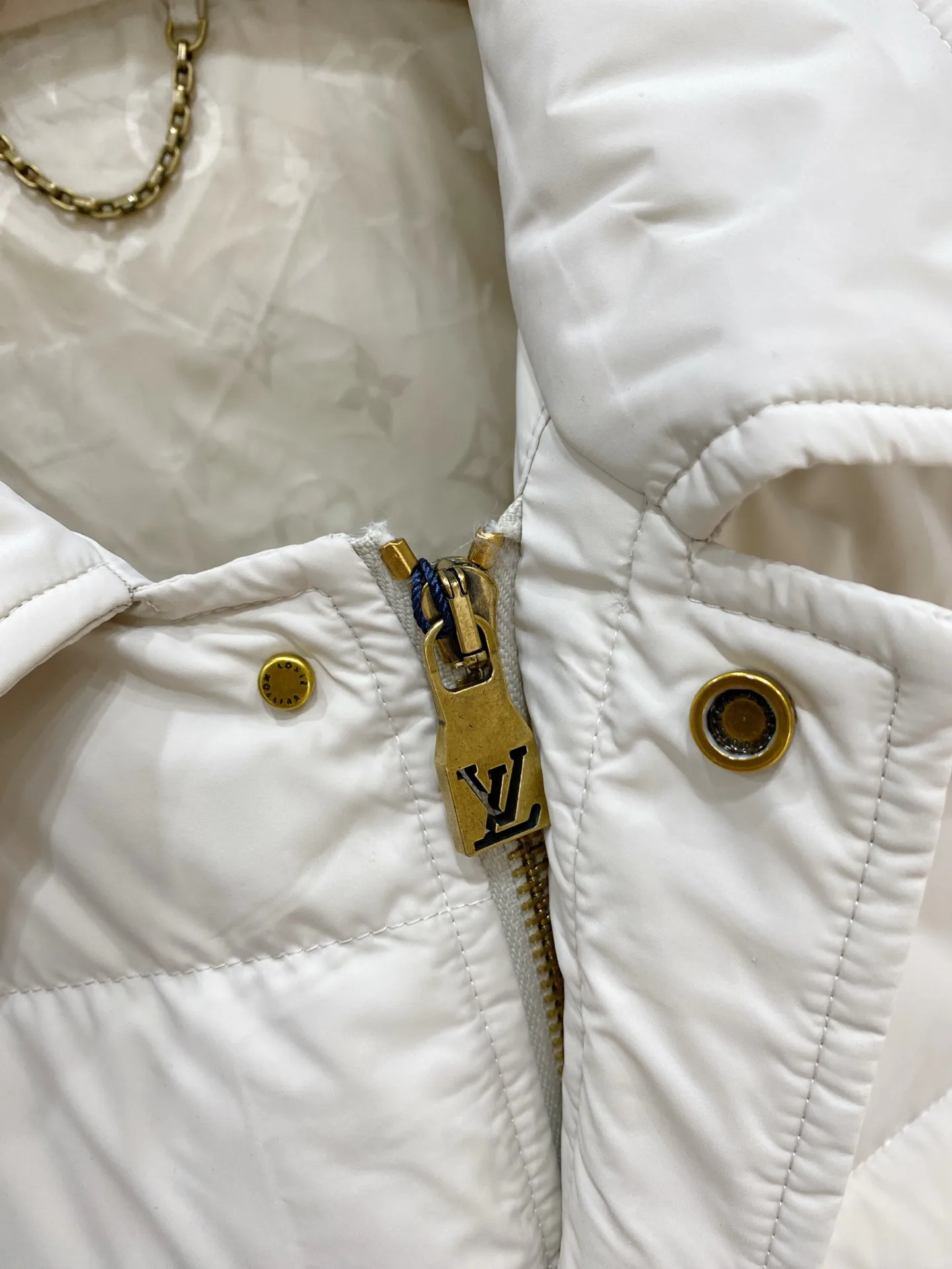 Куртки И Пуховики Женские Louis Vuitton 18284790