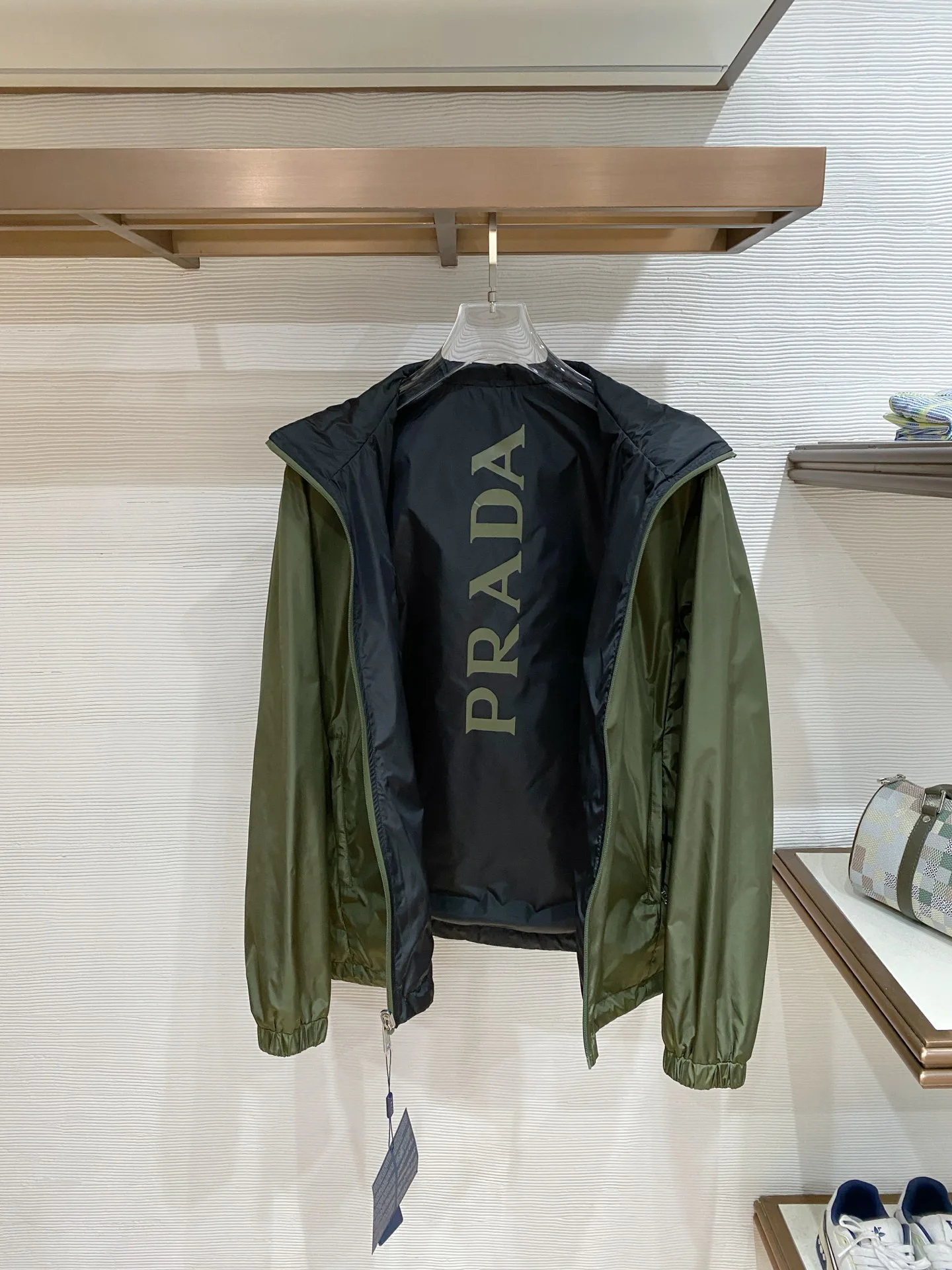 Куртки И Пуховики Мужские Prada 10300301