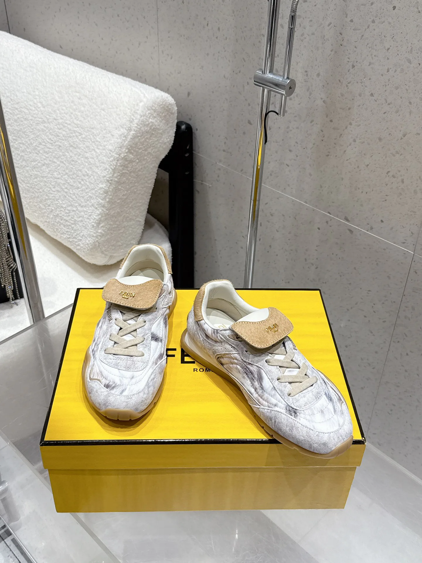 Кроссовки Женские Fendi 13078812