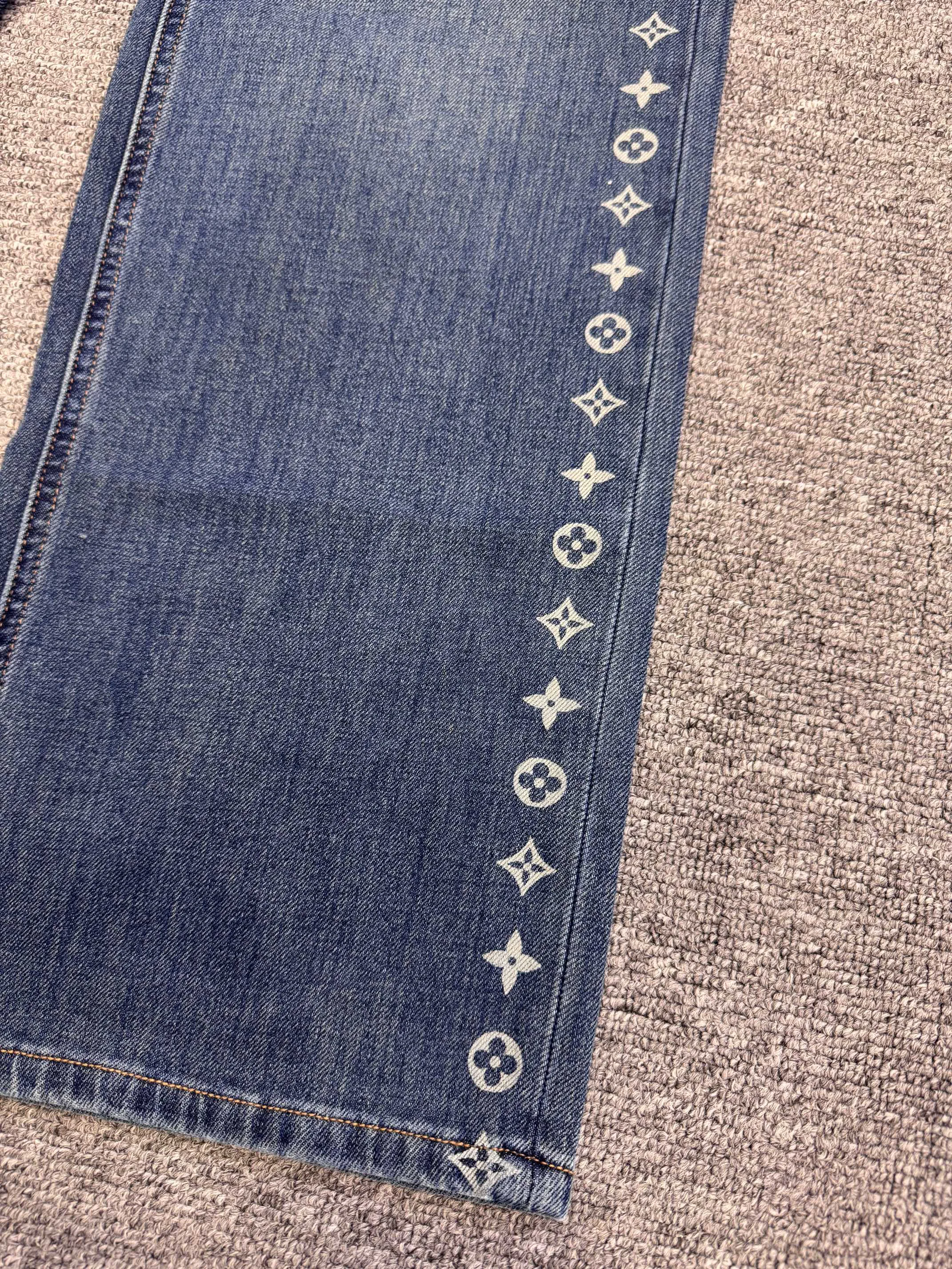 Джинсы Женские Louis Vuitton 18031970