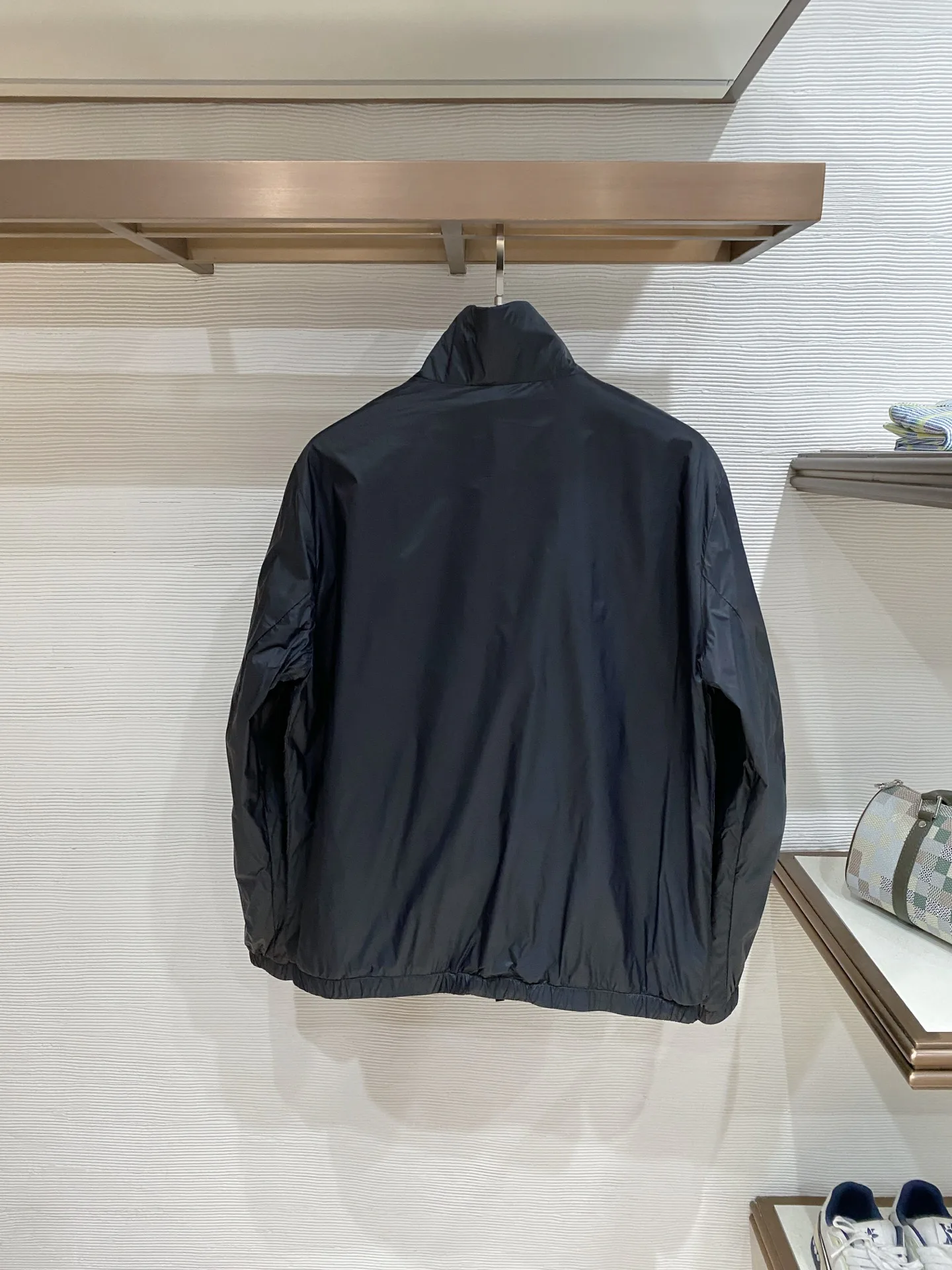 Куртки И Пуховики Мужские Moncler 11504060