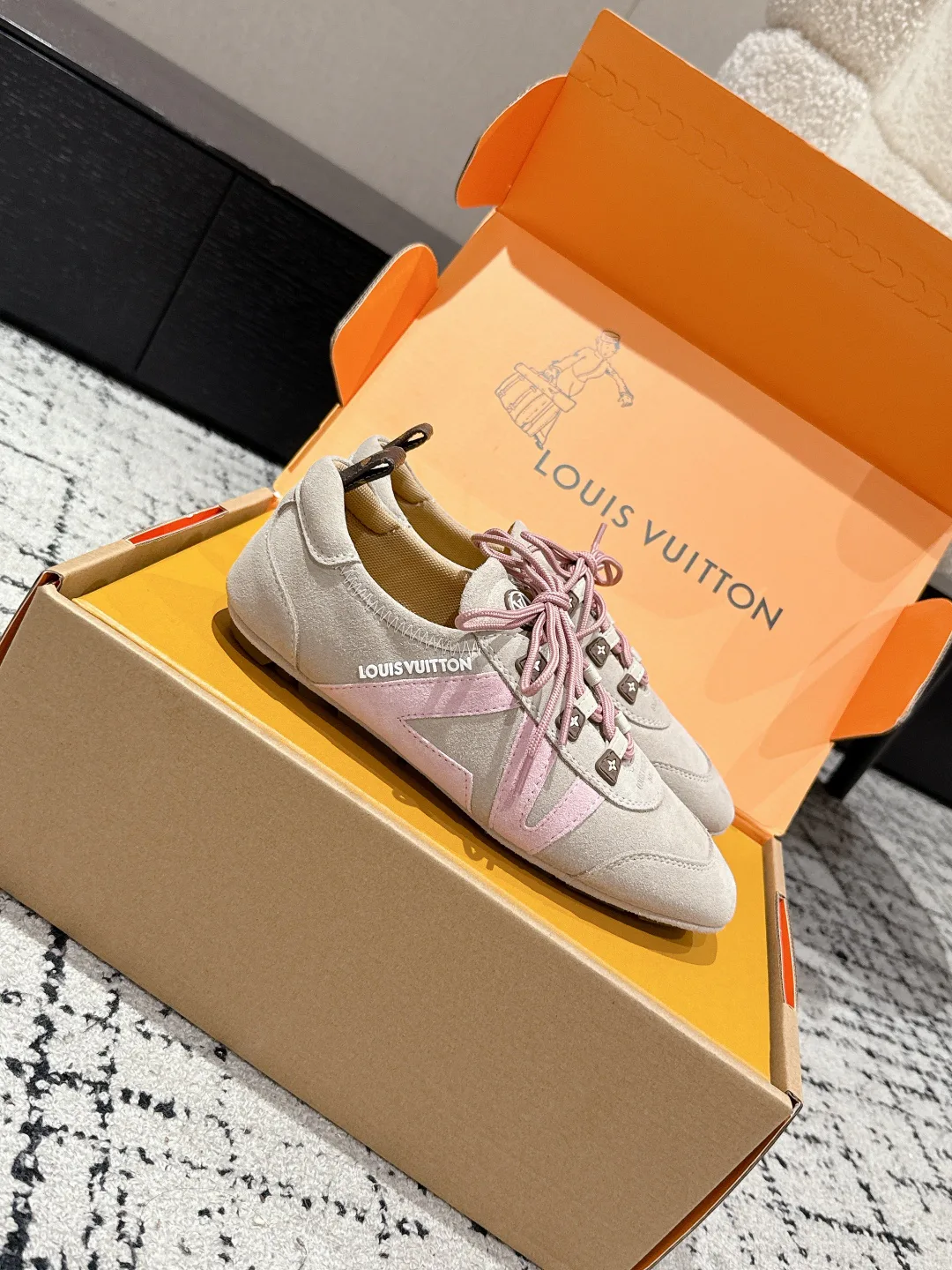 Кроссовки Женские Louis Vuitton 47490