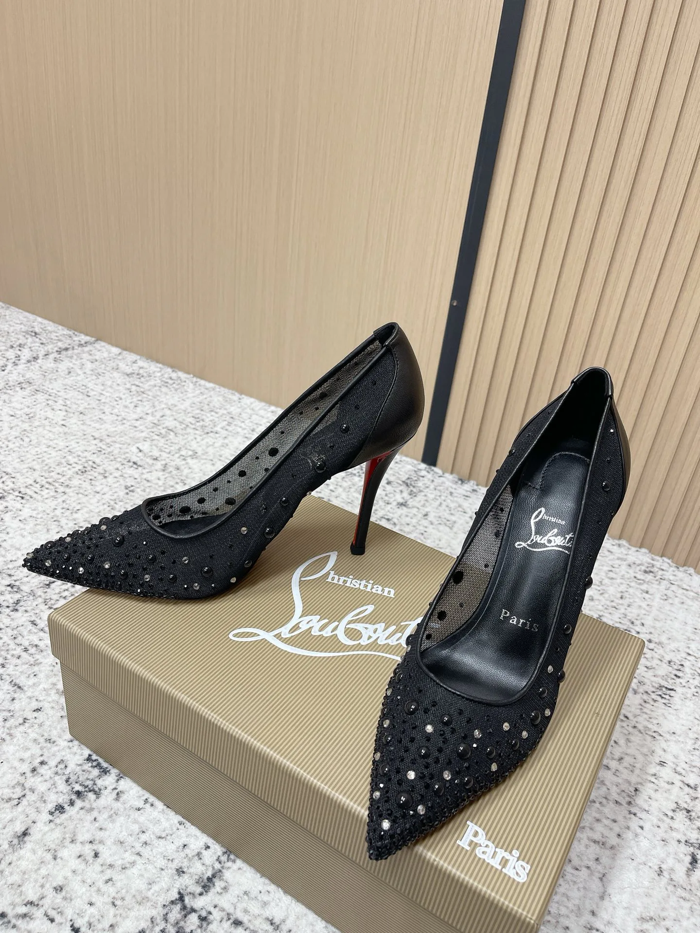 Босоножки Женские Christian Louboutin 11946961