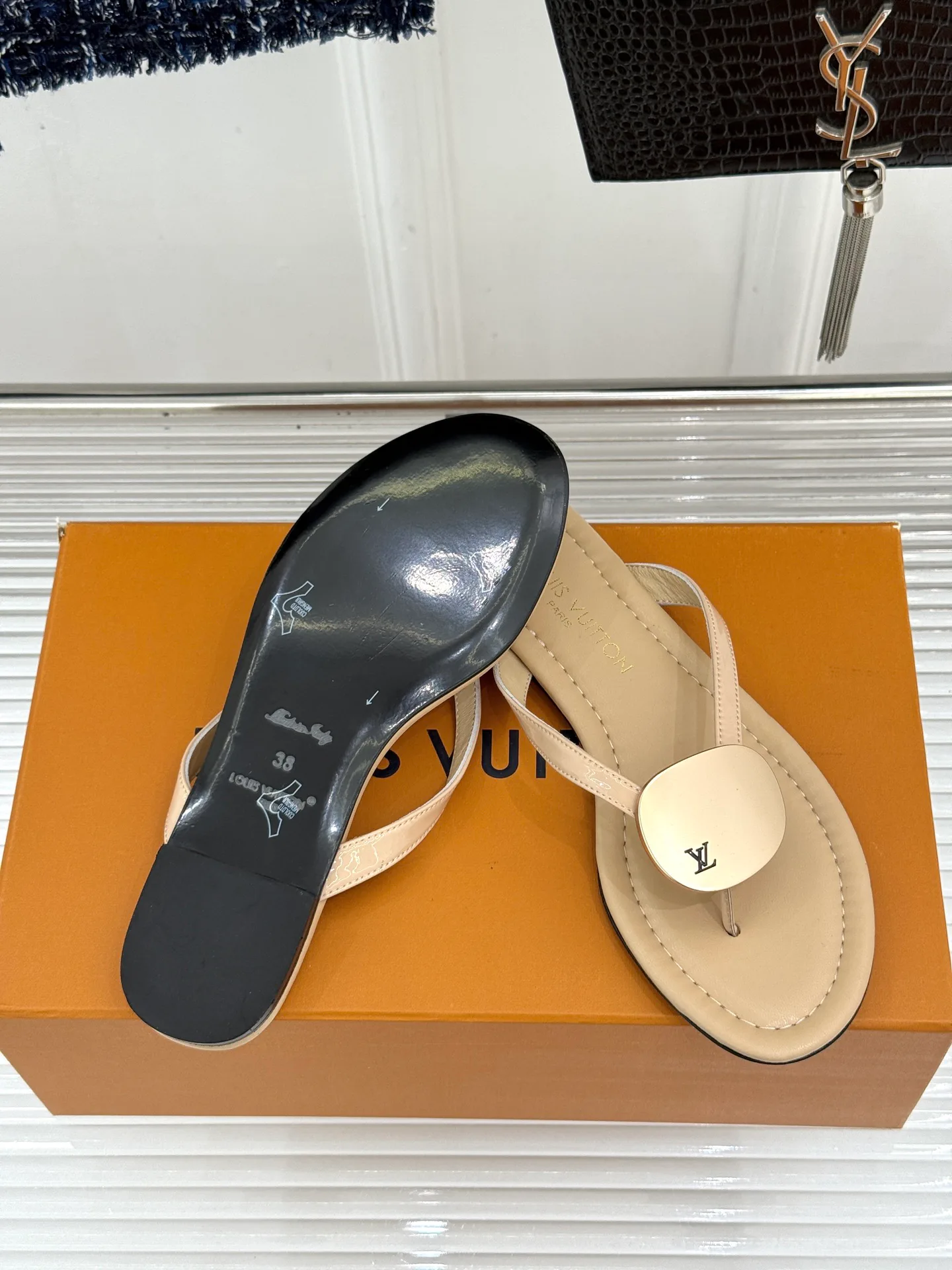Шлепанцы Женские Louis Vuitton 17596995