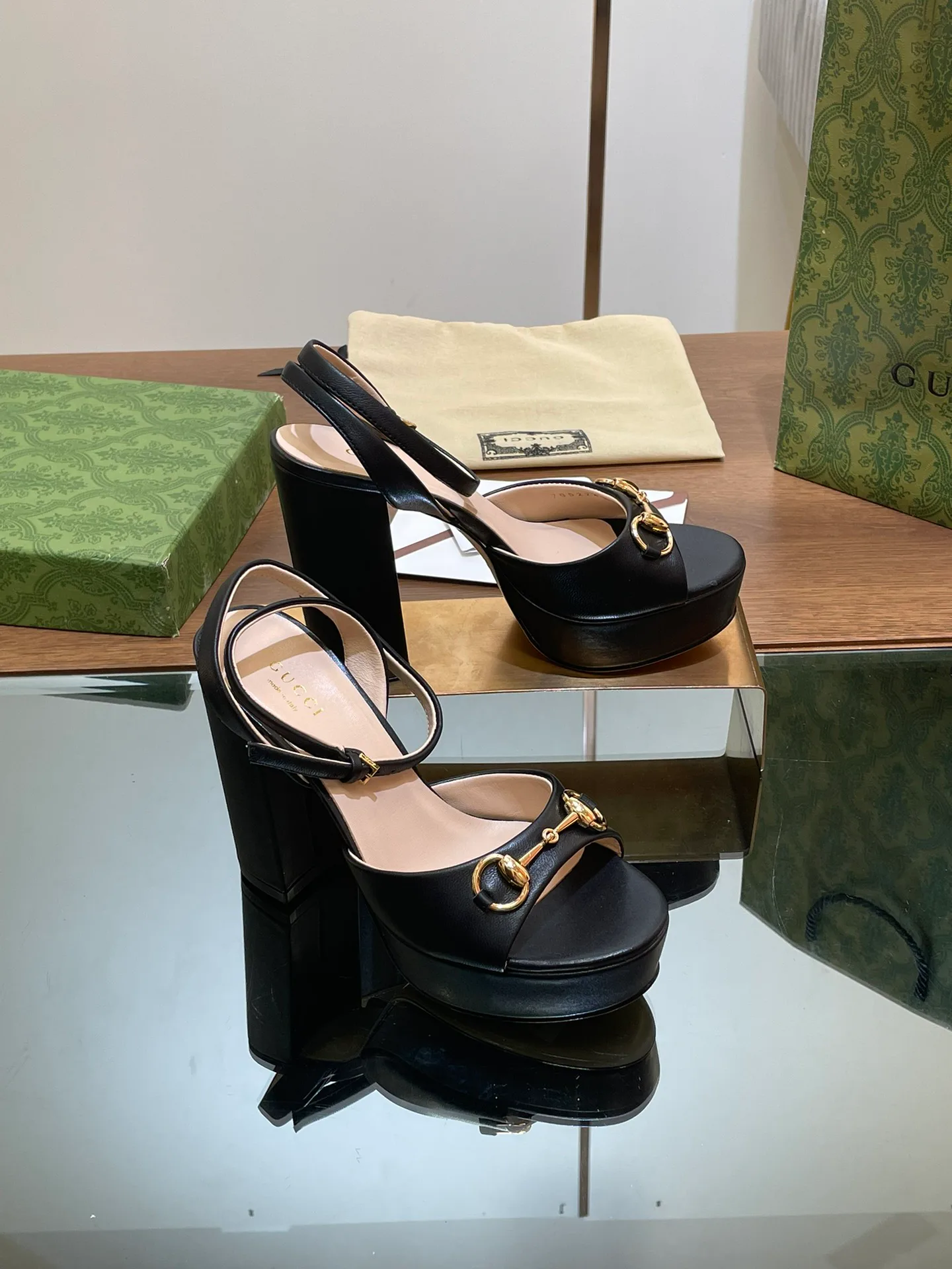 Босоножки Женские Gucci 11616312