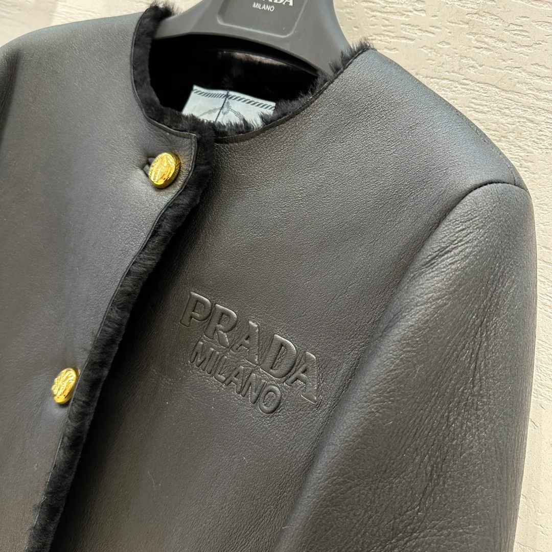 Кожаные Куртки И Дублёнки Женские Prada 1268103