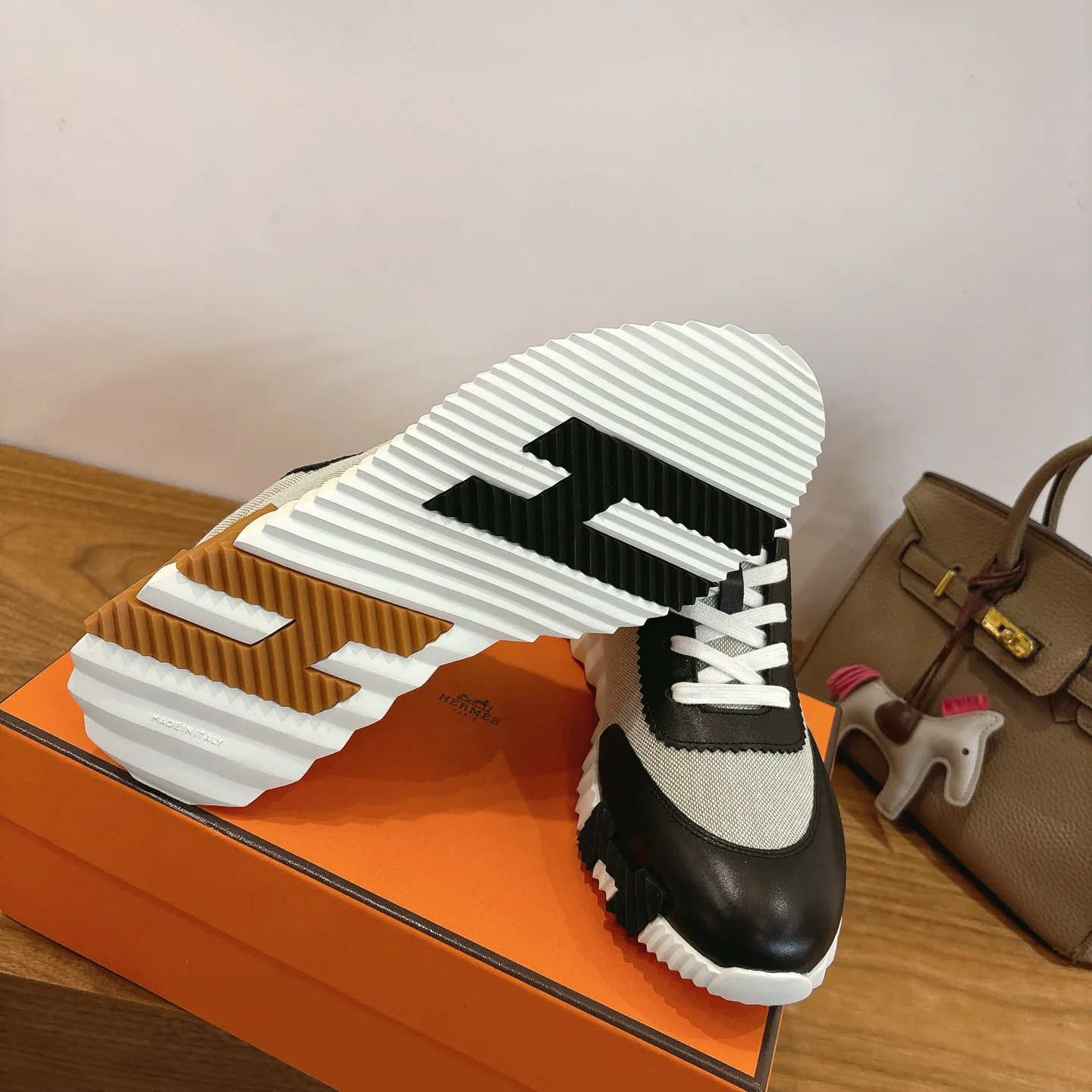 Кроссовки Женские Hermes 18729605