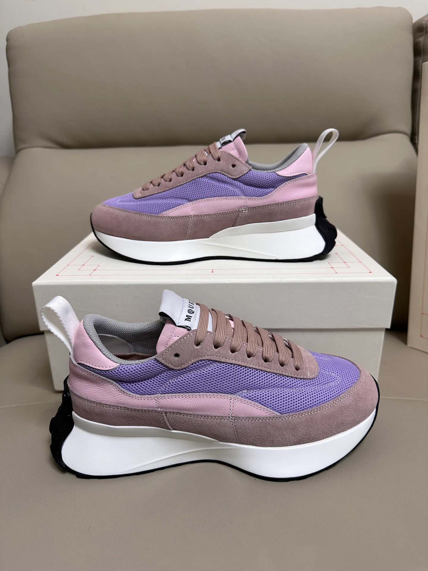 Кроссовки Женские Alexander Mcqueen 18616737