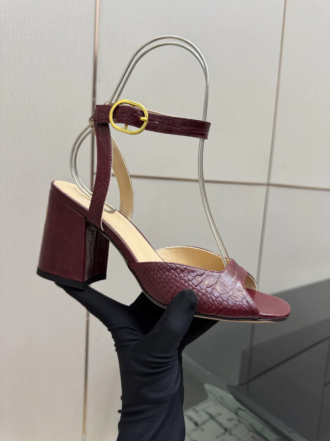 Босоножки Женские Valentino 18048996