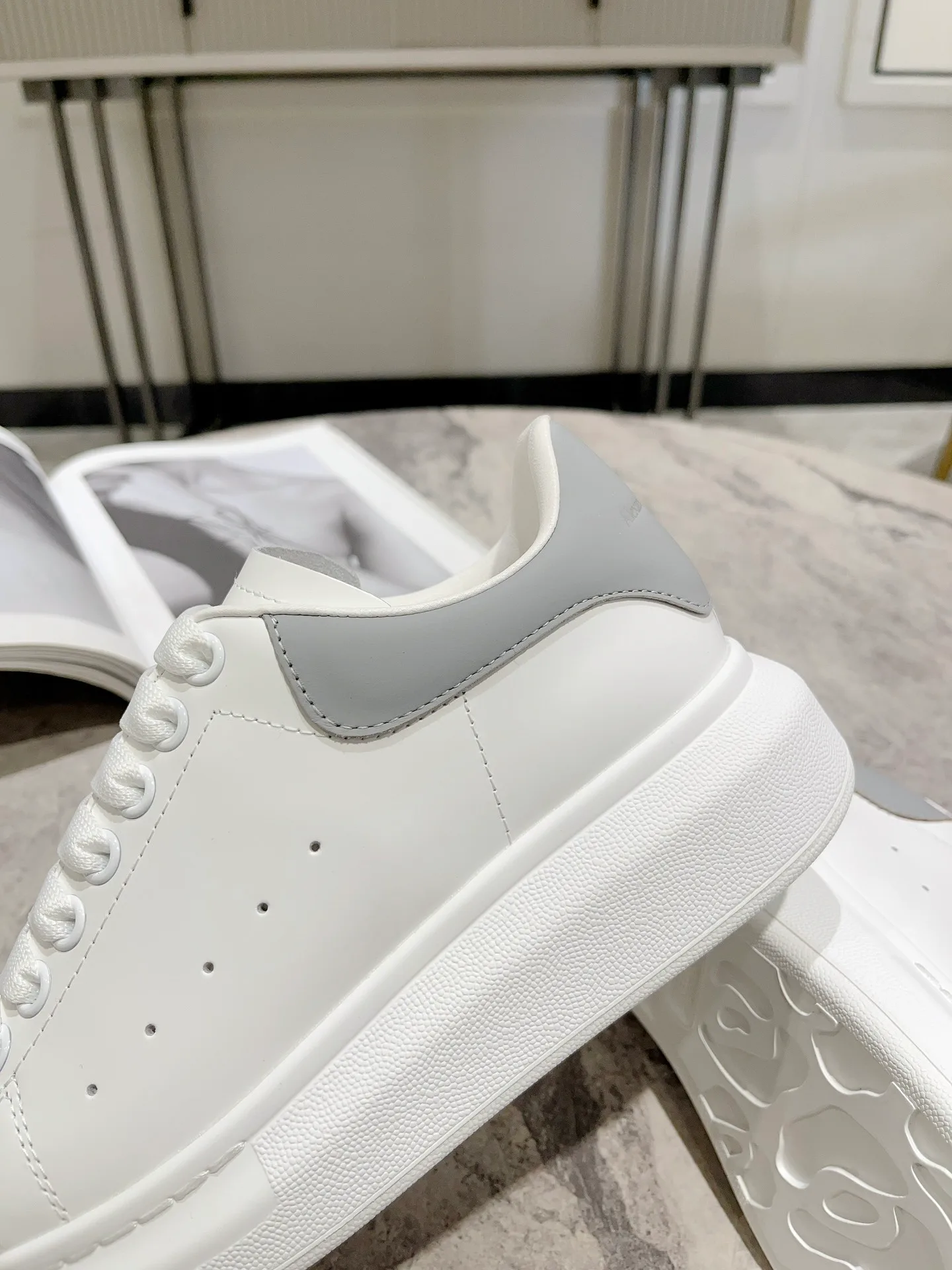 Кроссовки Женские Alexander Mcqueen 18373666