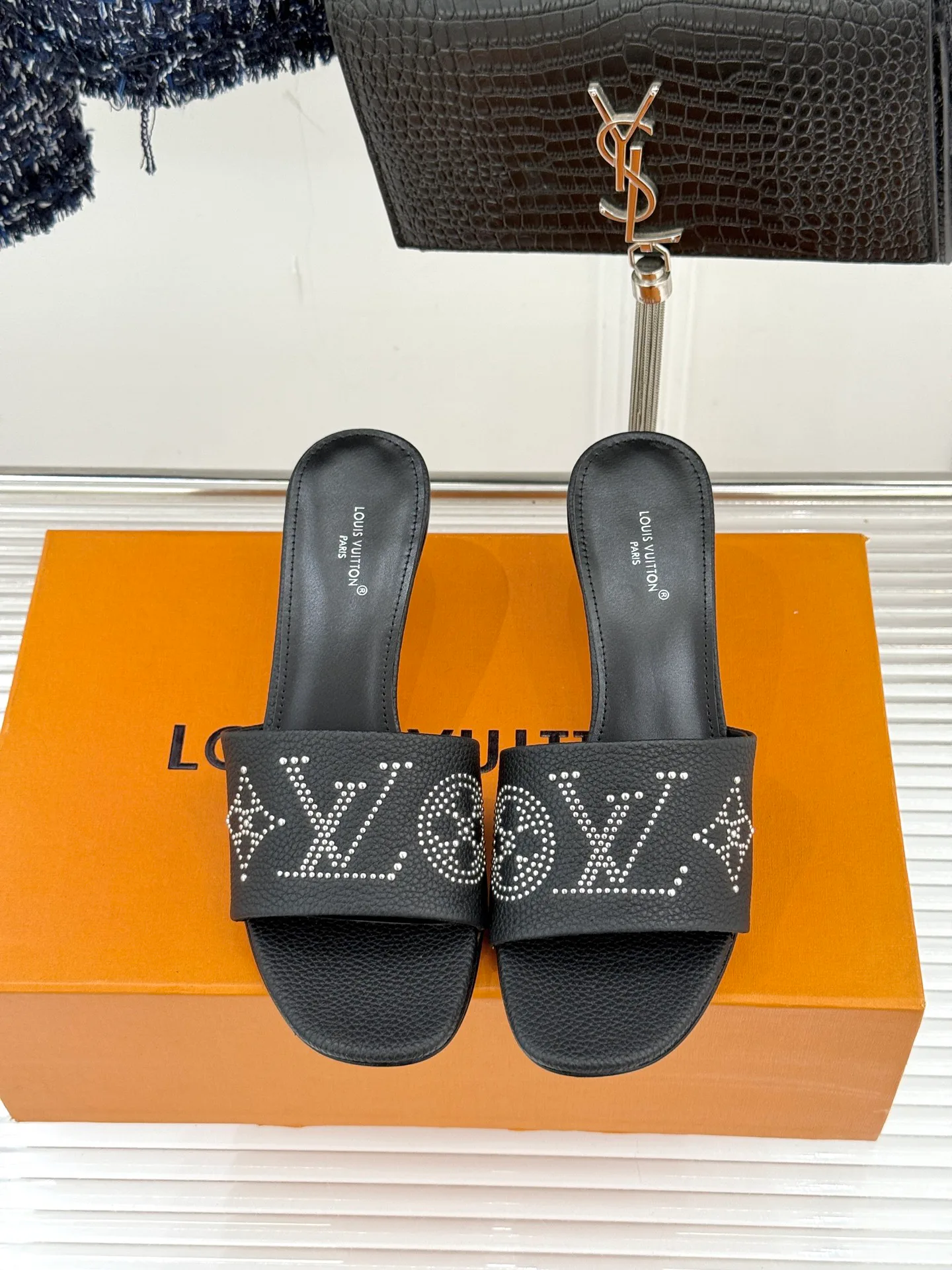 Шлепанцы Женские Louis Vuitton 2962773