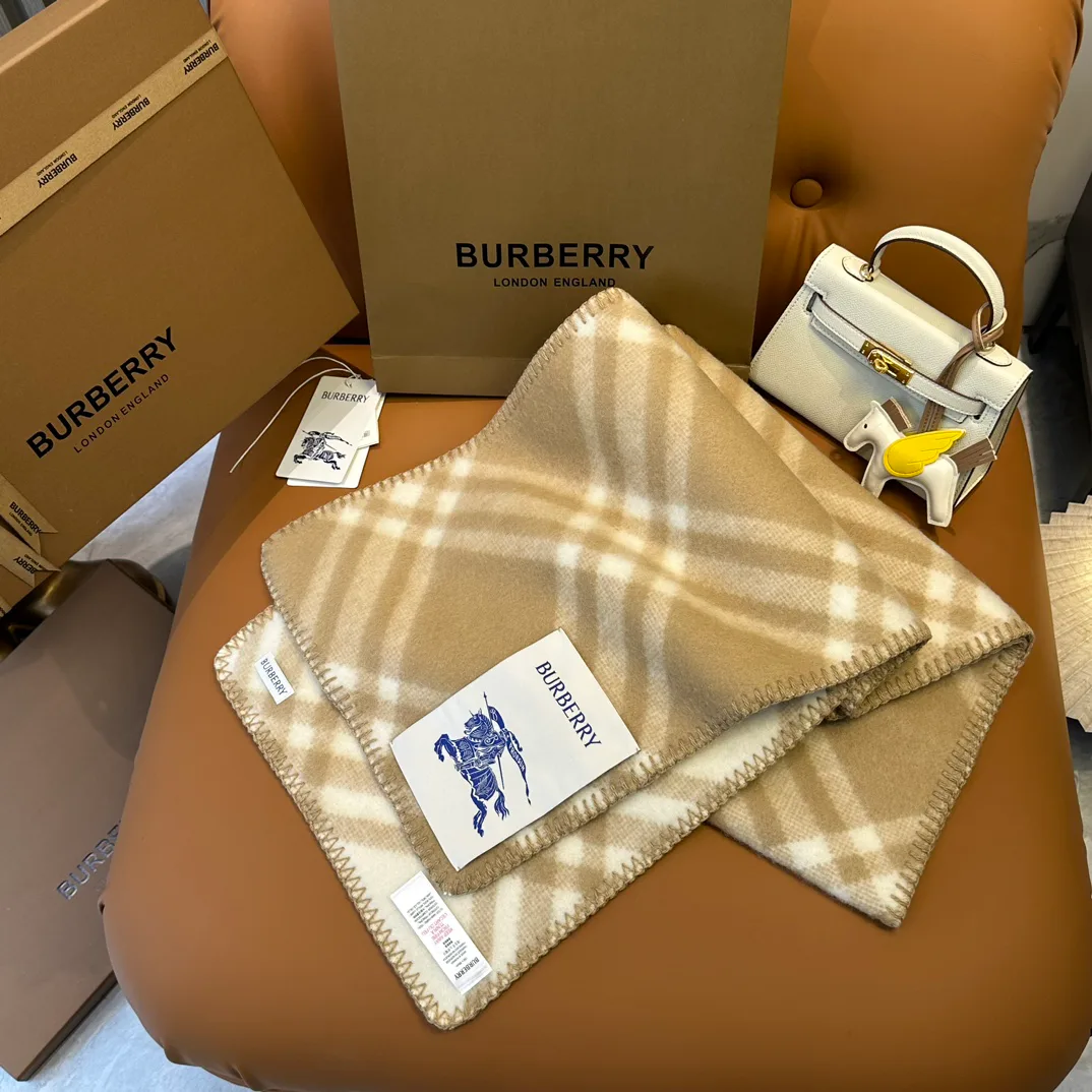 Шарфы Burberry 18401216