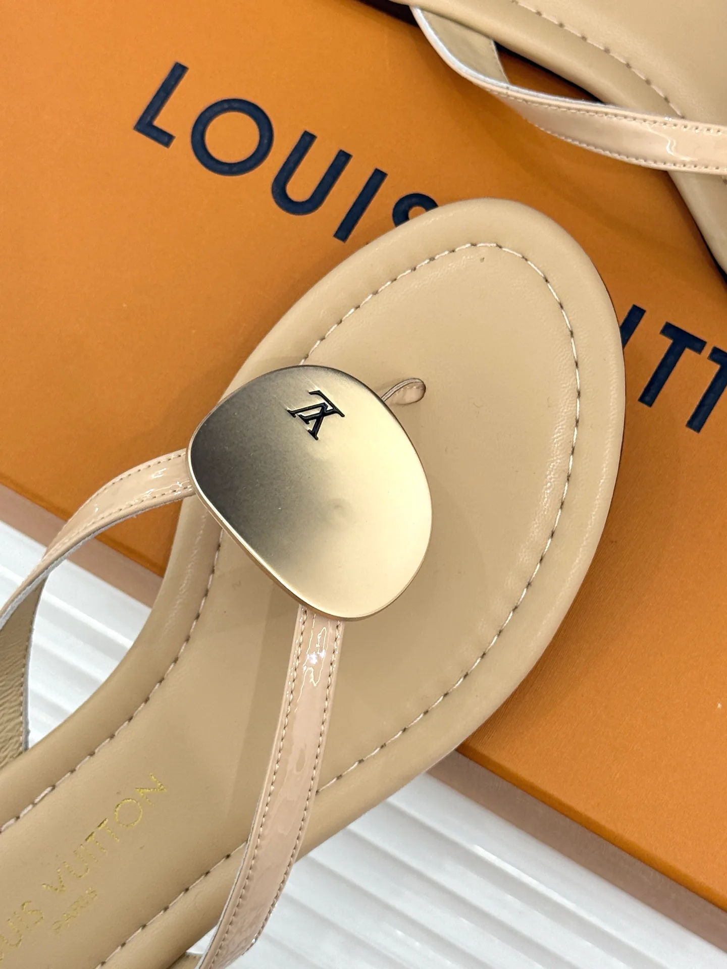 Шлепанцы Женские Louis Vuitton 17596995