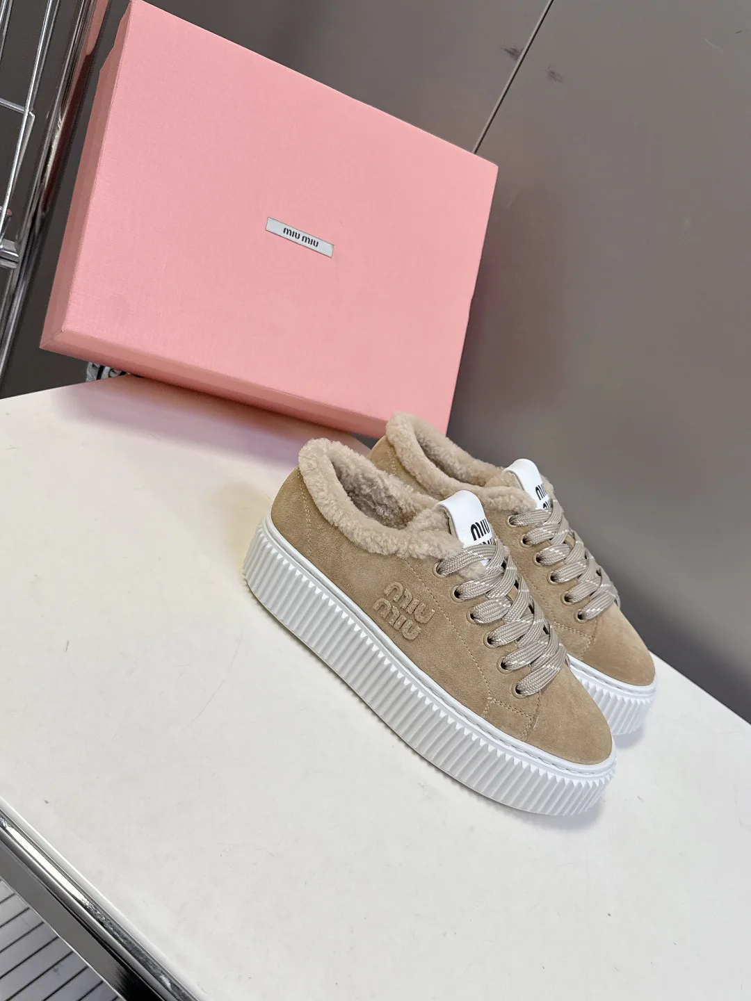 Кроссовки Женские Miu Miu 18693002