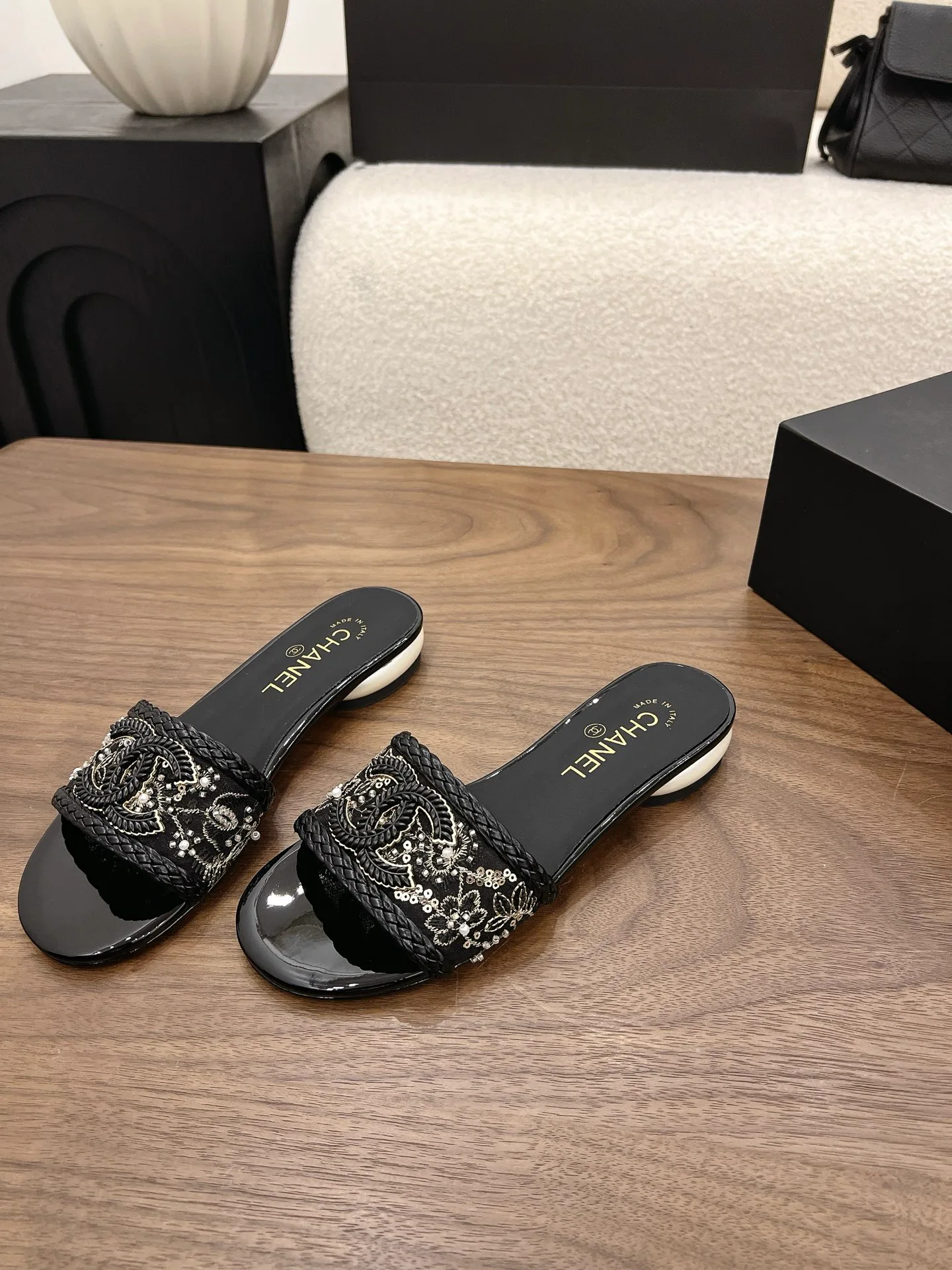 Шлепанцы Женские Chanel 17342690