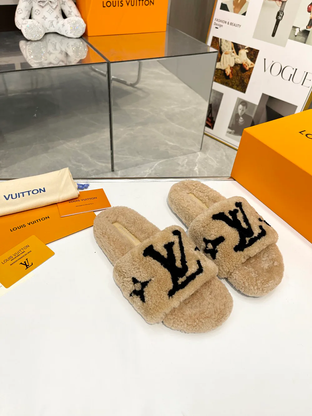 Тапочки Женские Louis Vuitton 18366829