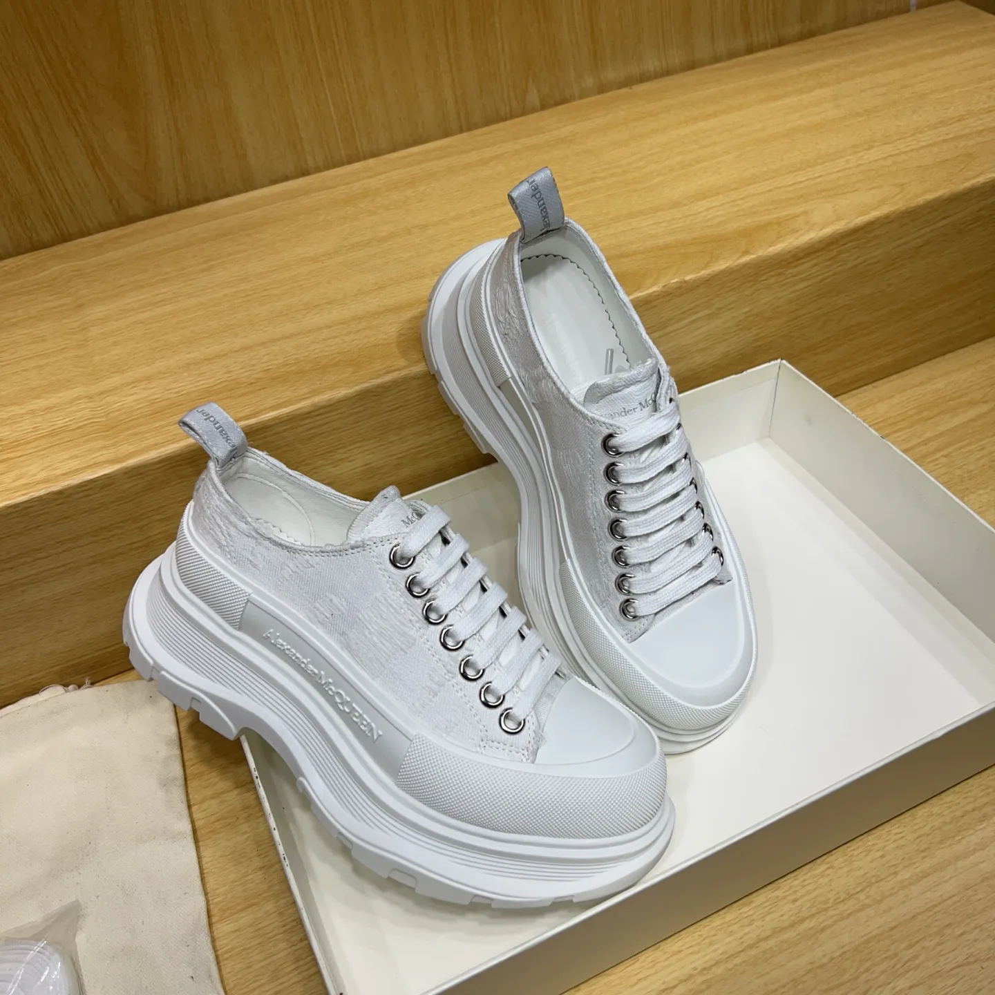 Кроссовки Женские Alexander Mcqueen 17545164