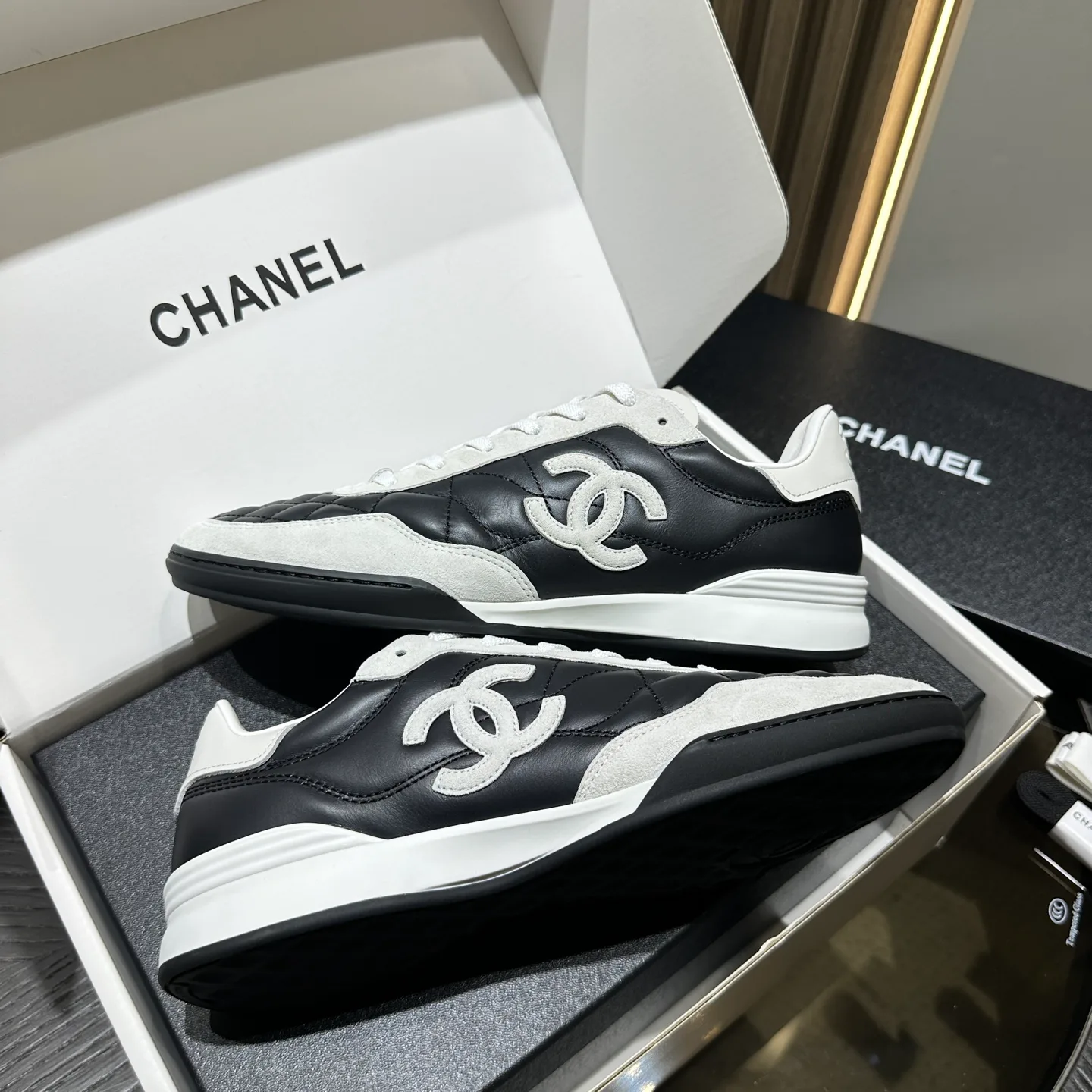 Кроссовки Женские Chanel 19730834
