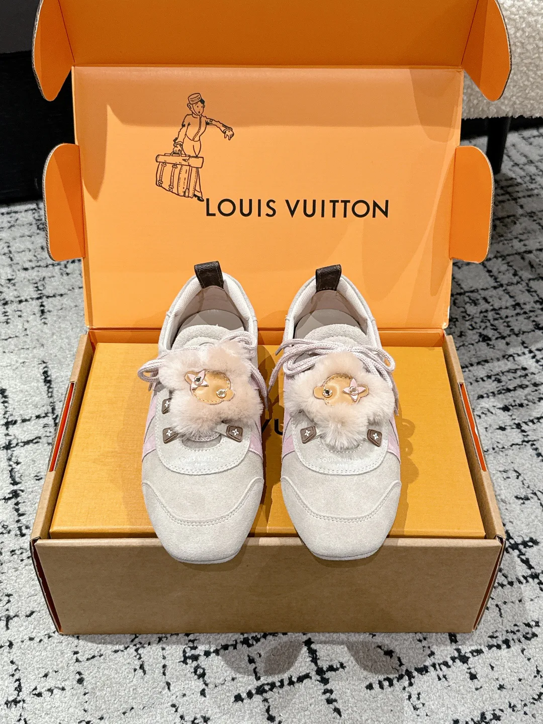 Кроссовки Женские Louis Vuitton 18409699