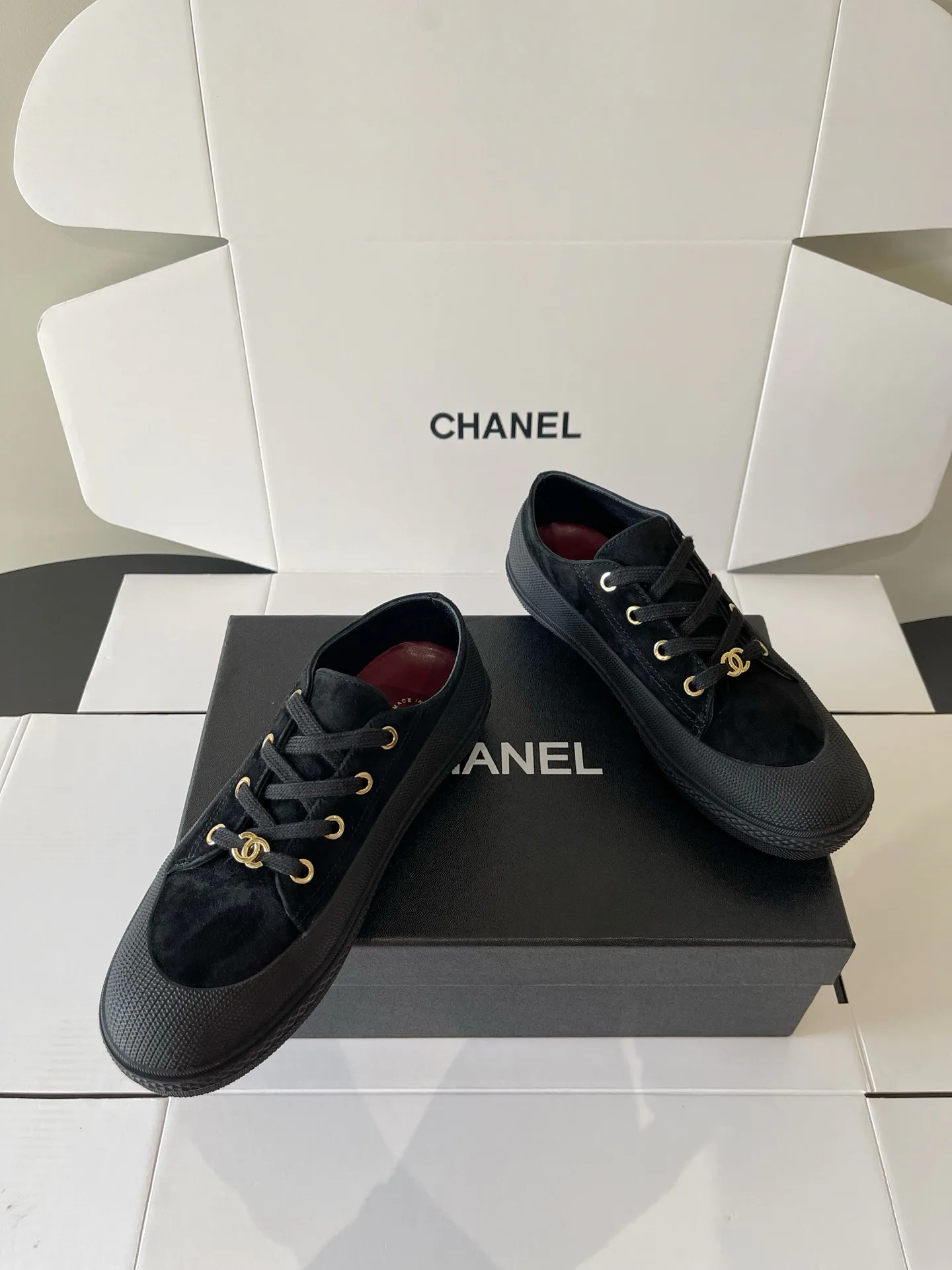 Кроссовки Женские Chanel 18437965