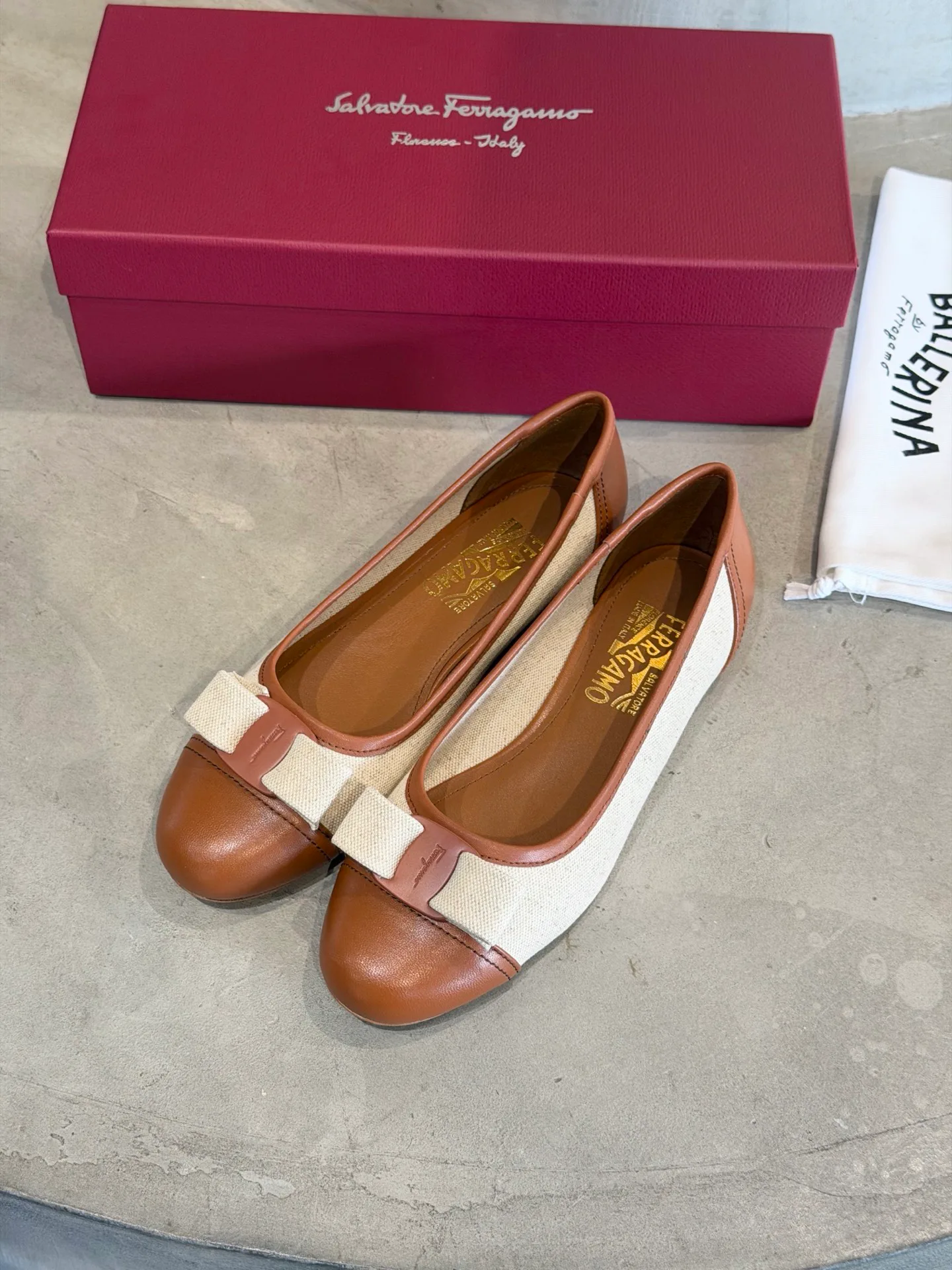 Балетки Женские Salvatore Ferragamo 11703584