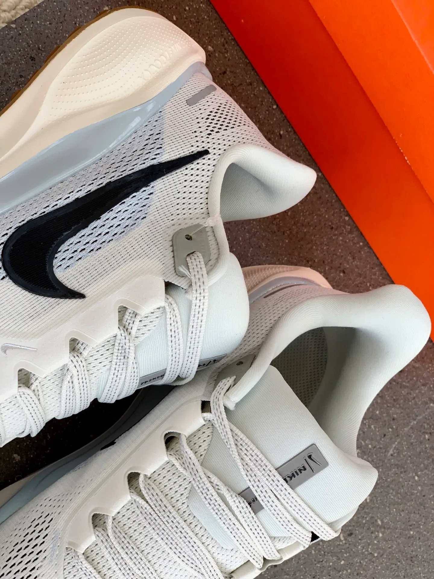 Кроссовки Женские Nike 230359