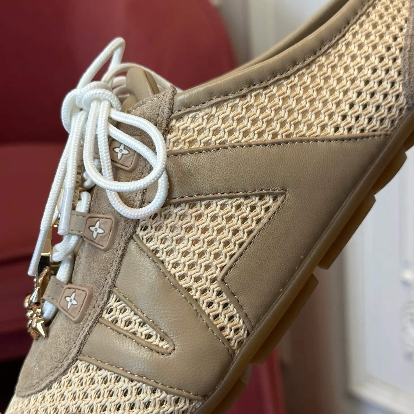 Кроссовки Женские Louis Vuitton 18120474