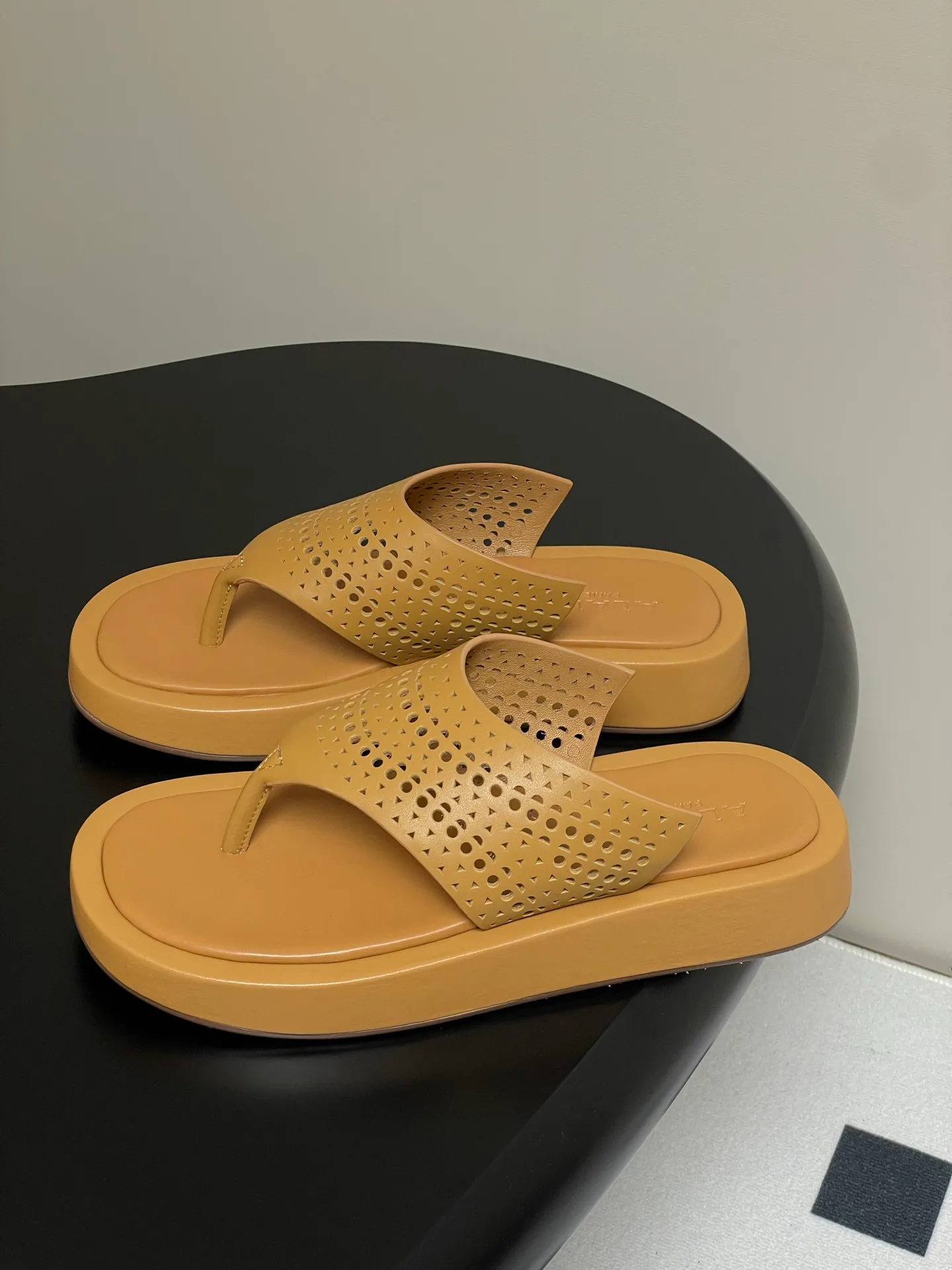 Шлепанцы Женские Alaia 22787