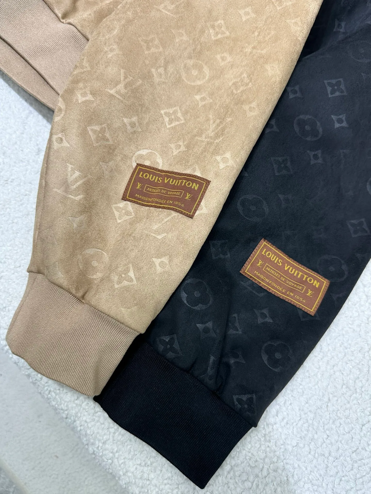 Куртки И Пуховики Женские Louis Vuitton 18594341