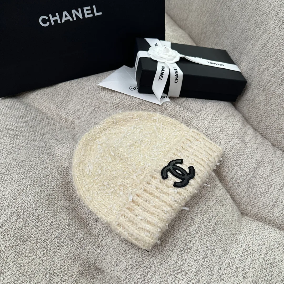 Головные Уборы Chanel 18242780