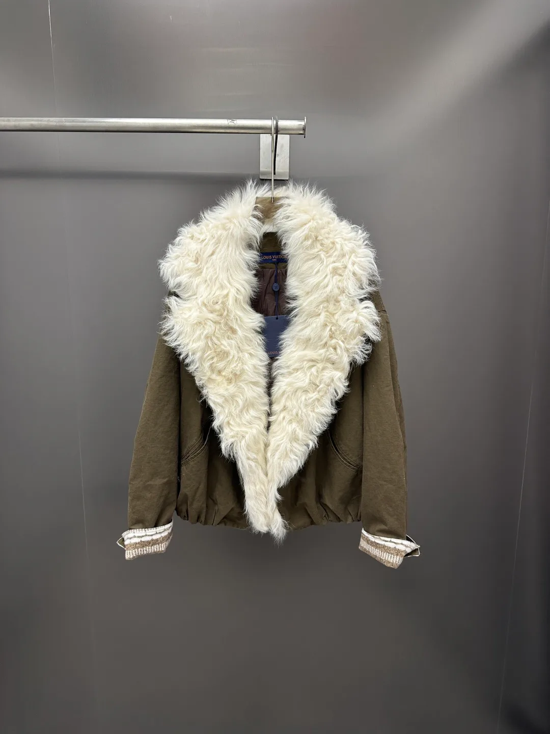 Куртки И Пуховики Женские Louis Vuitton 18902692