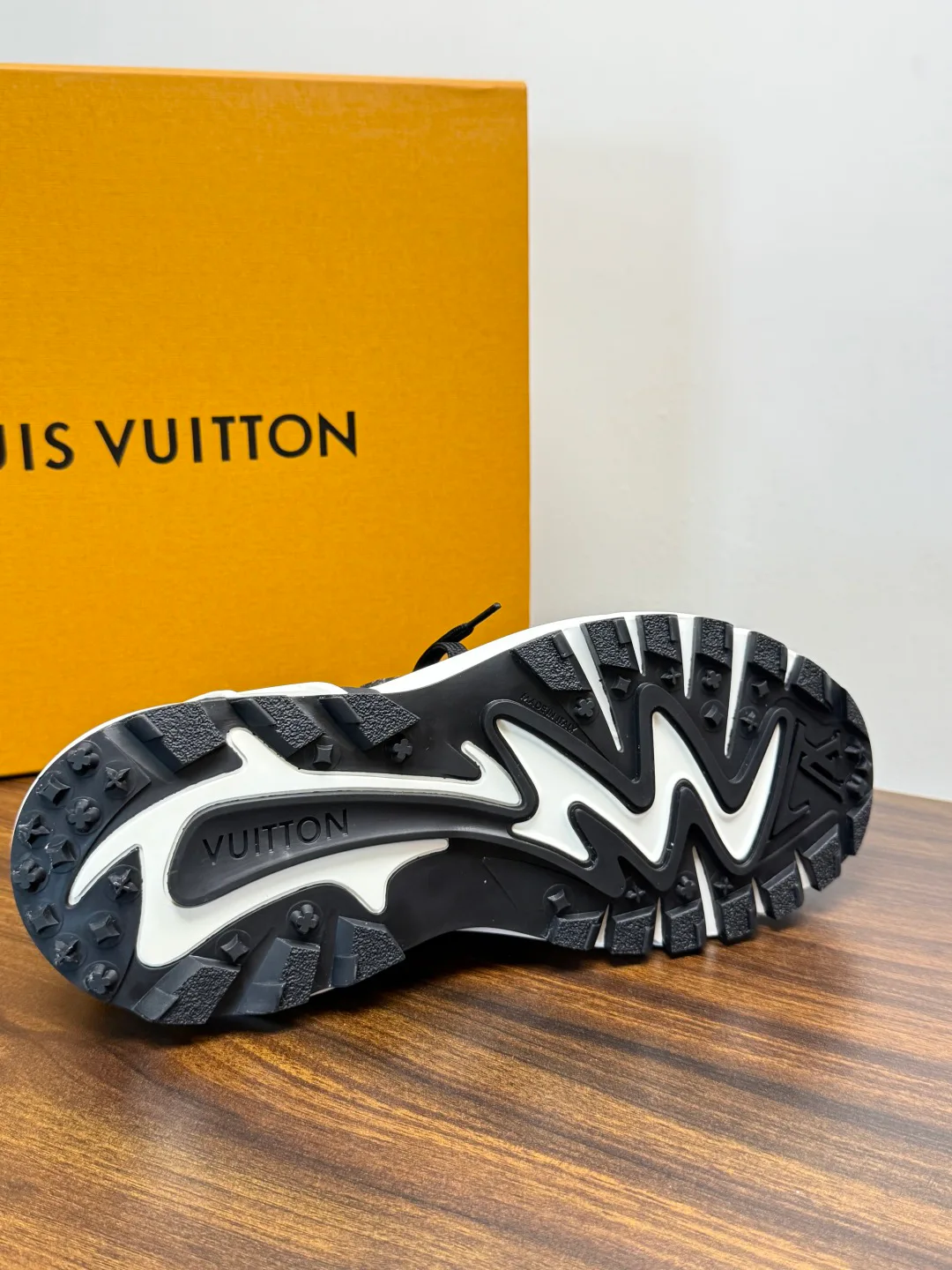 Кроссовки Мужские Louis Vuitton 19089413