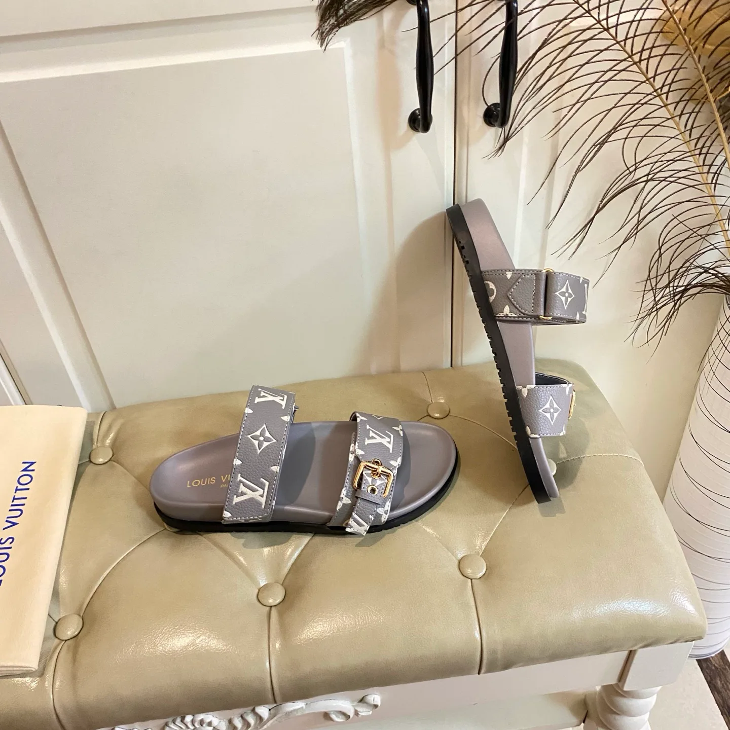 Шлепанцы Женские Louis Vuitton 25012