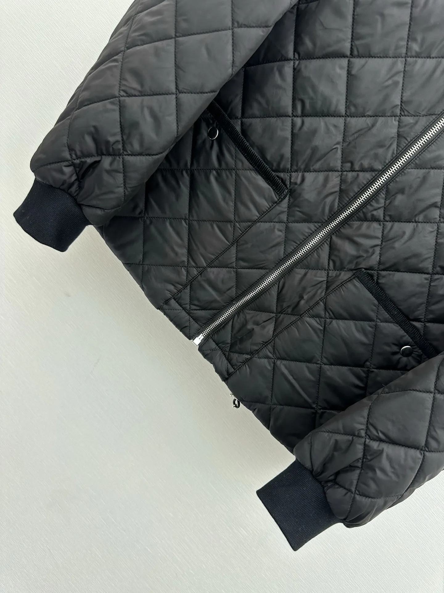 Куртки И Пуховики Женские Prada 18364723