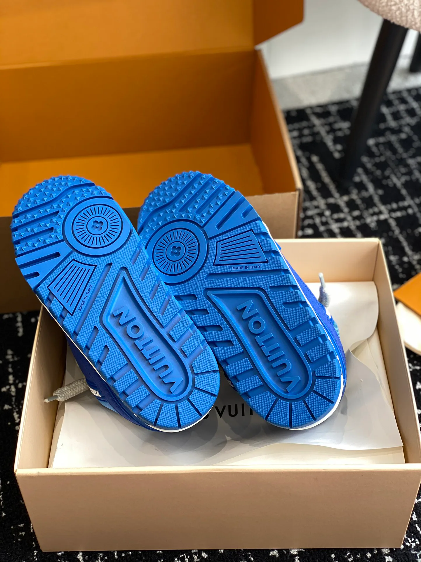 Кроссовки Женские Louis Vuitton 7593