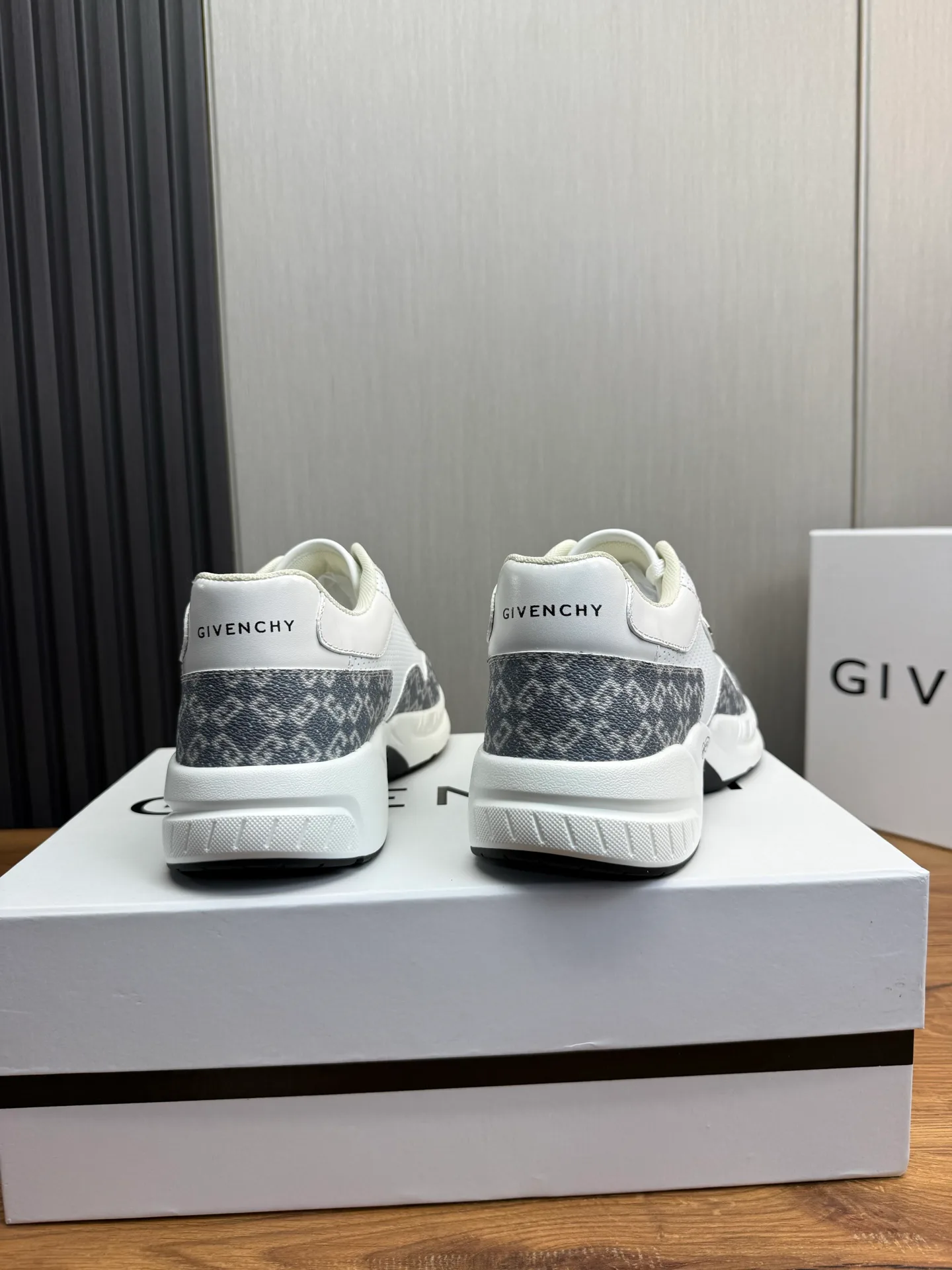 Кроссовки Мужские Givenchy 2380934